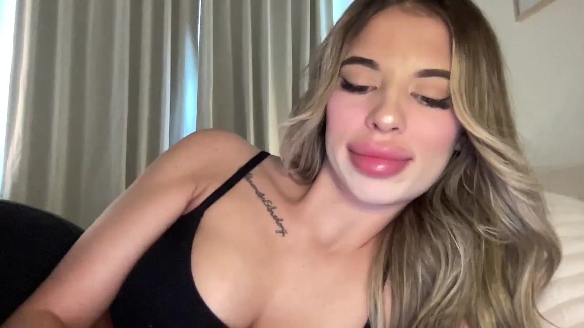 Gallery image thumbnail from aryaaxo's myfreecams stream on, 02/21/2026, 22:42 image 13 of 20