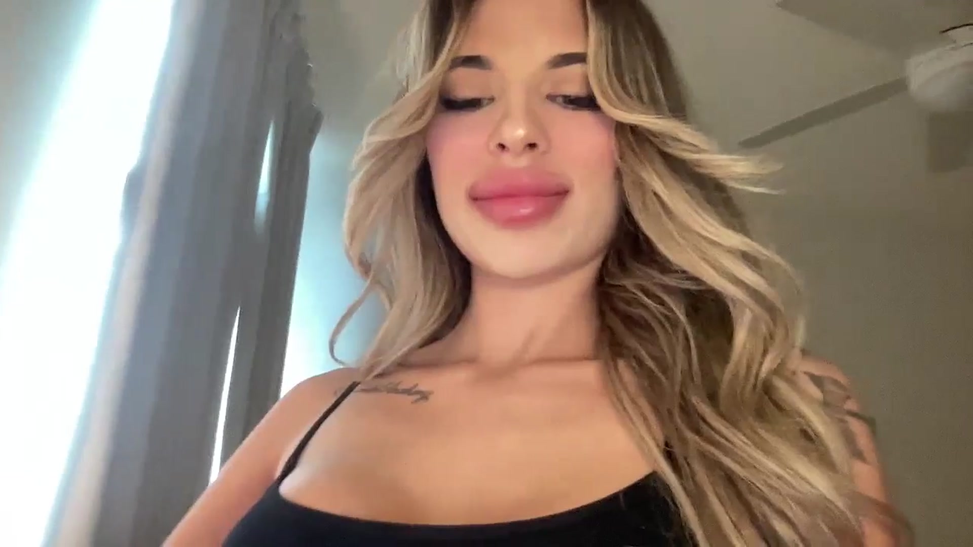 Gallery image thumbnail from aryaaxo's myfreecams stream on, 02/21/2026, 22:42 image 11 of 20