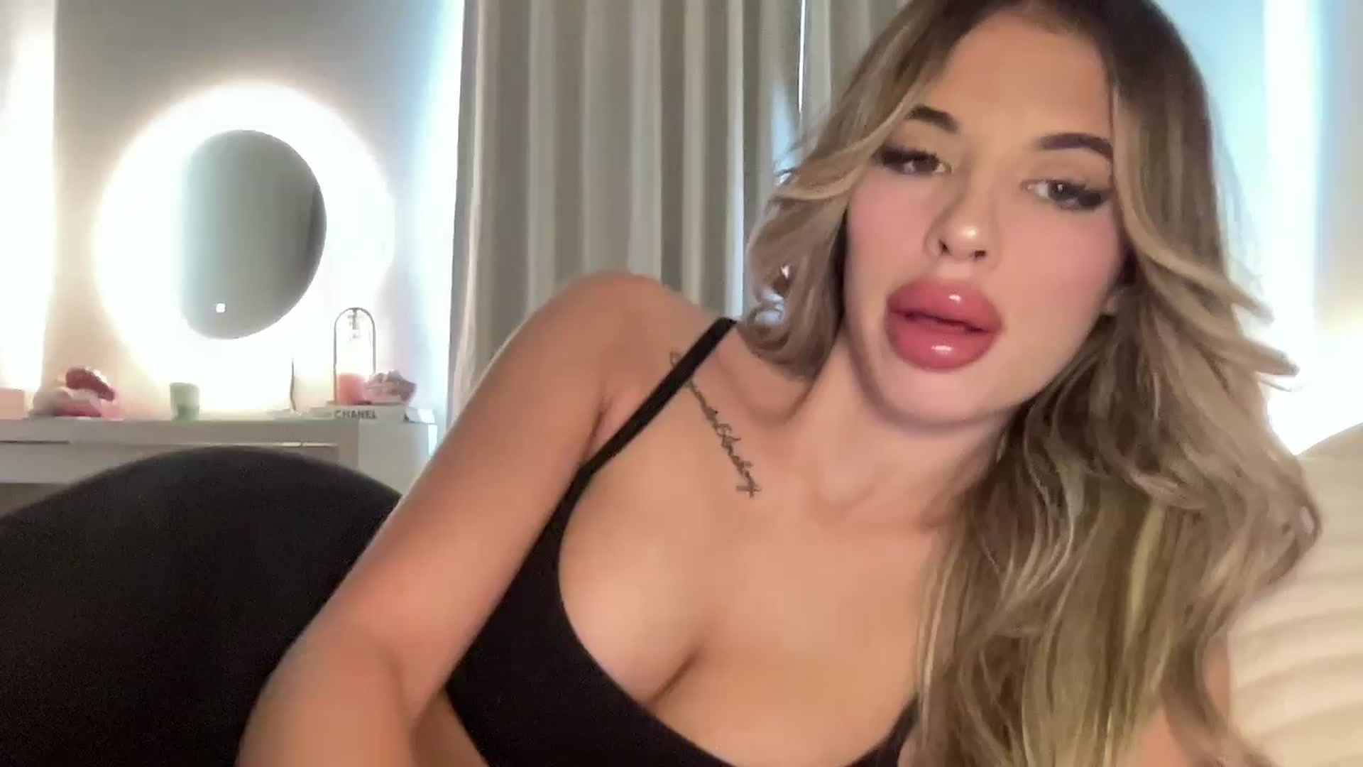 Gallery image thumbnail from aryaaxo's myfreecams stream on, 02/21/2026, 22:42 image 1 of 20