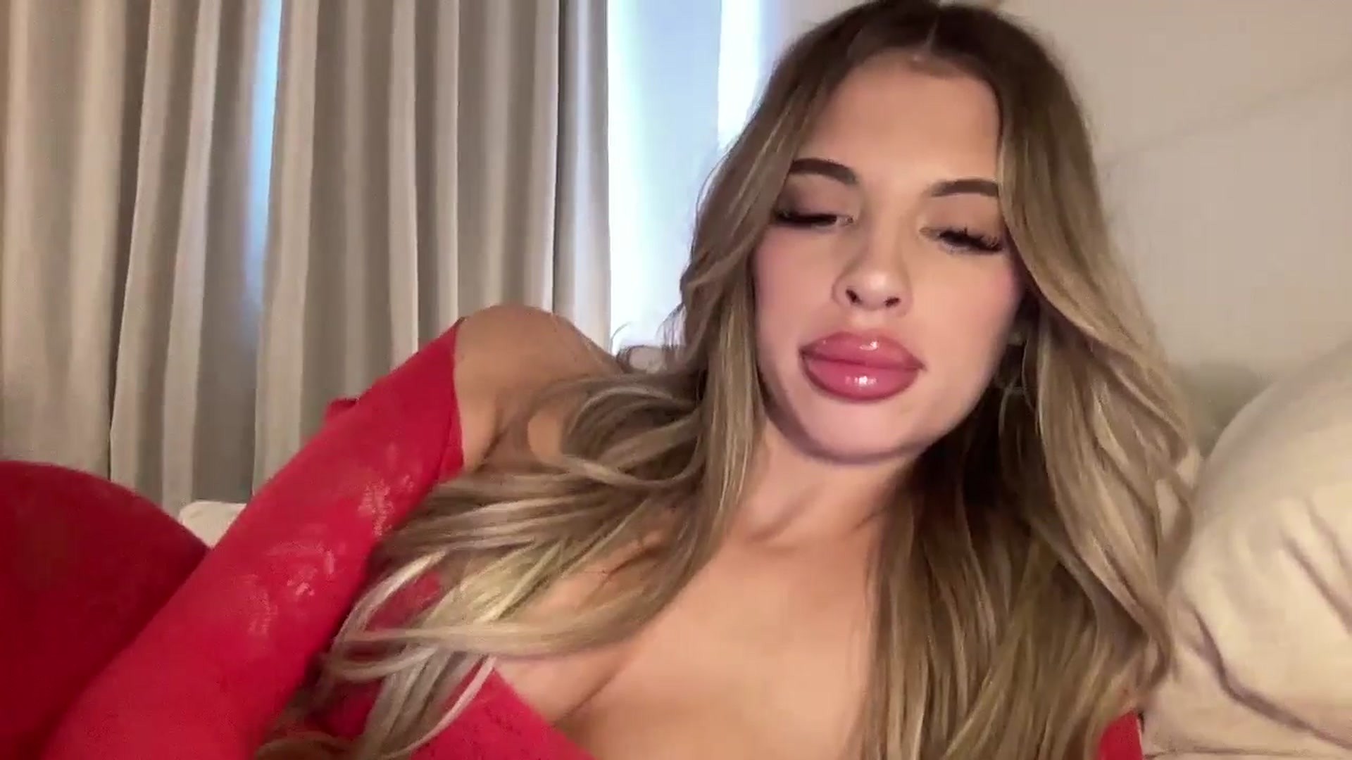 Gallery image thumbnail from aryaaxo's myfreecams stream on, 02/23/2026, 21:50 image 17 of 20