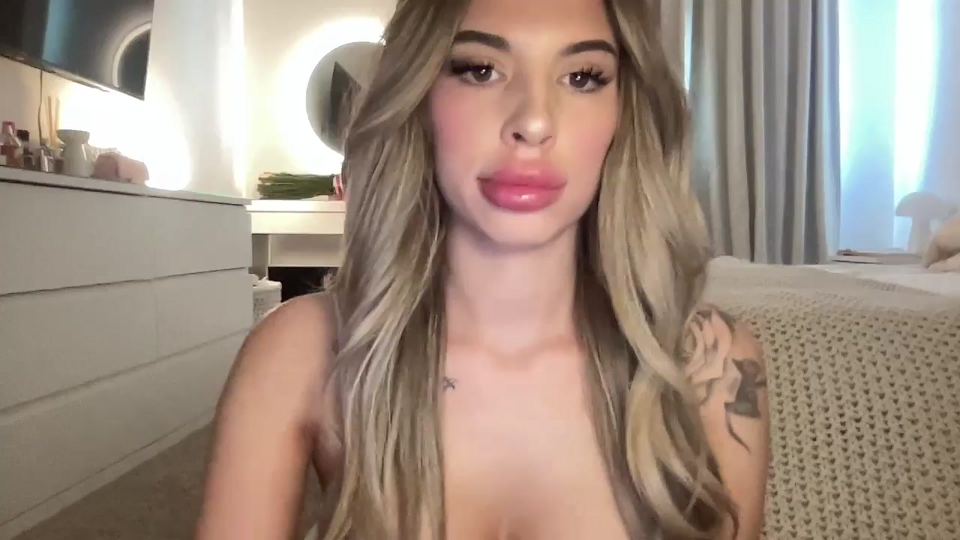 Gallery image thumbnail from aryaaxo's myfreecams stream on, 02/25/2026, 22:21 image 1 of 20