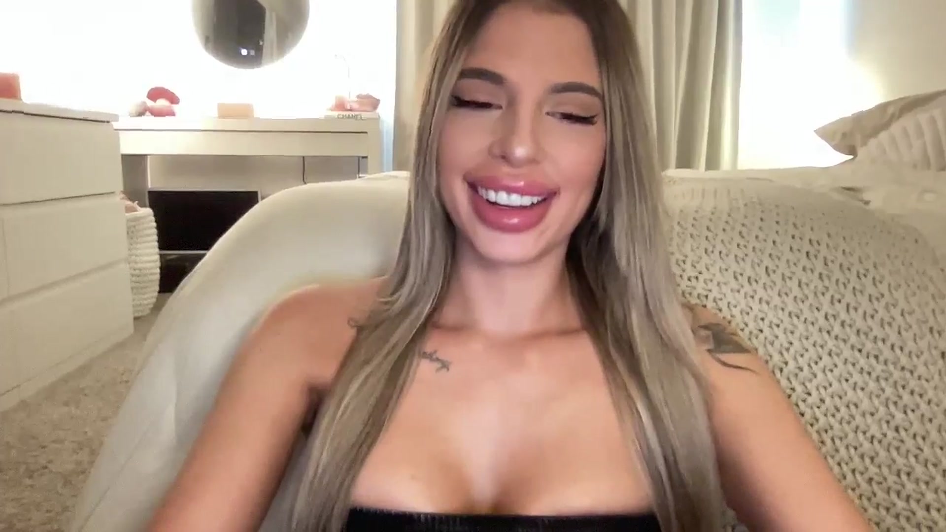 Gallery image thumbnail from aryaaxo's myfreecams stream on, 03/05/2026, 21:03 image 11 of 20