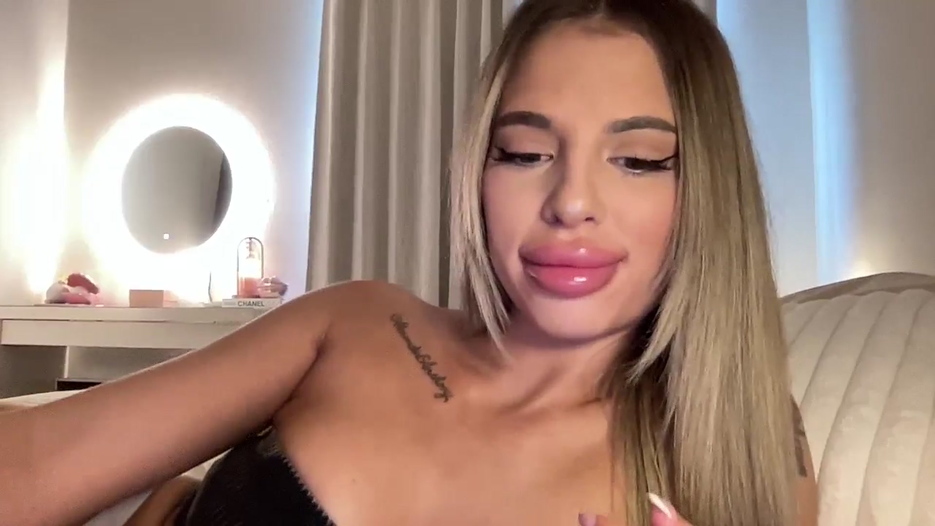 Gallery image thumbnail from aryaaxo's myfreecams stream on, 03/05/2026, 21:03 image 4 of 20