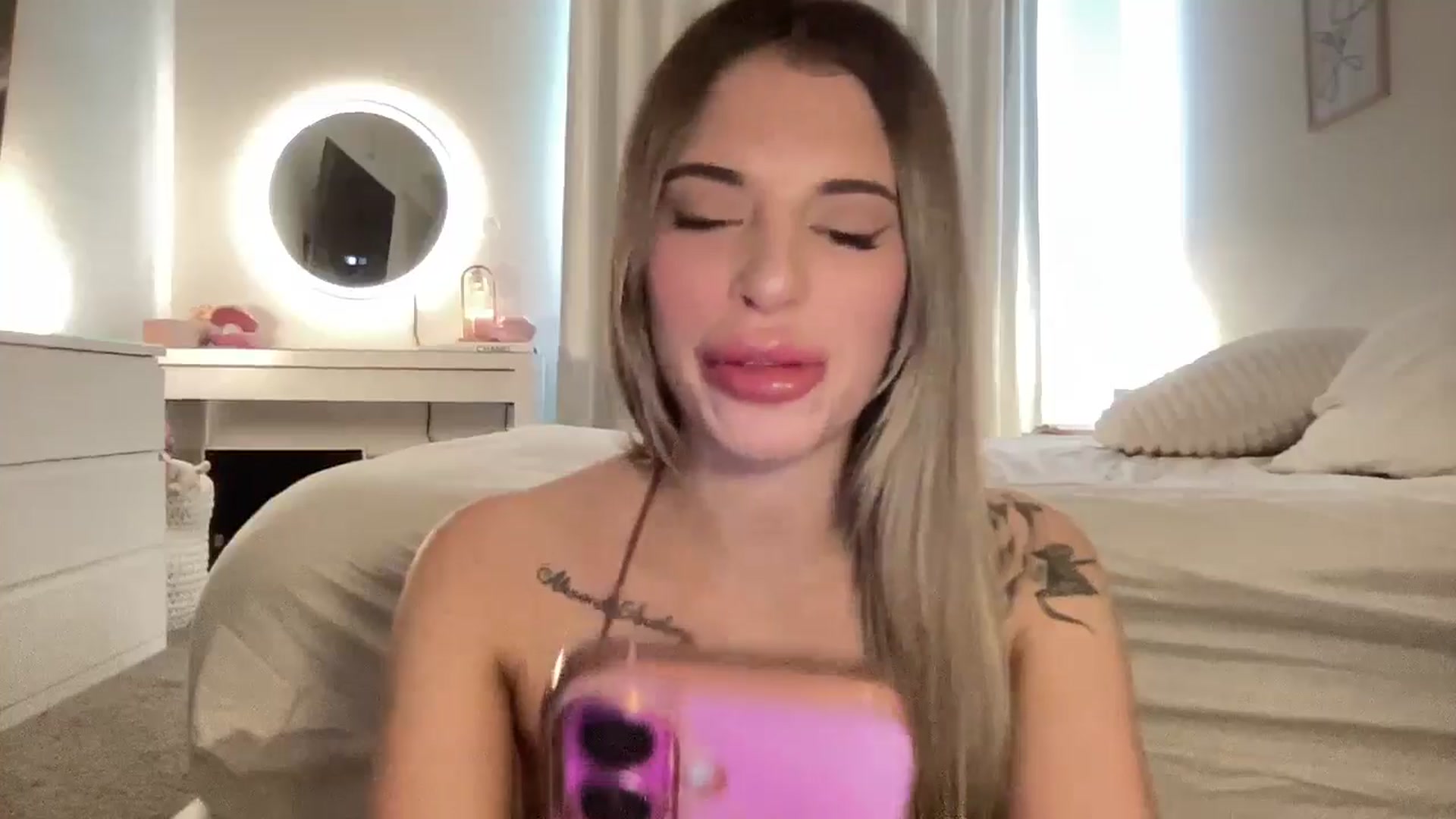 Gallery image thumbnail from aryaaxo's myfreecams stream on, 03/10/2026, 20:24 image 17 of 20
