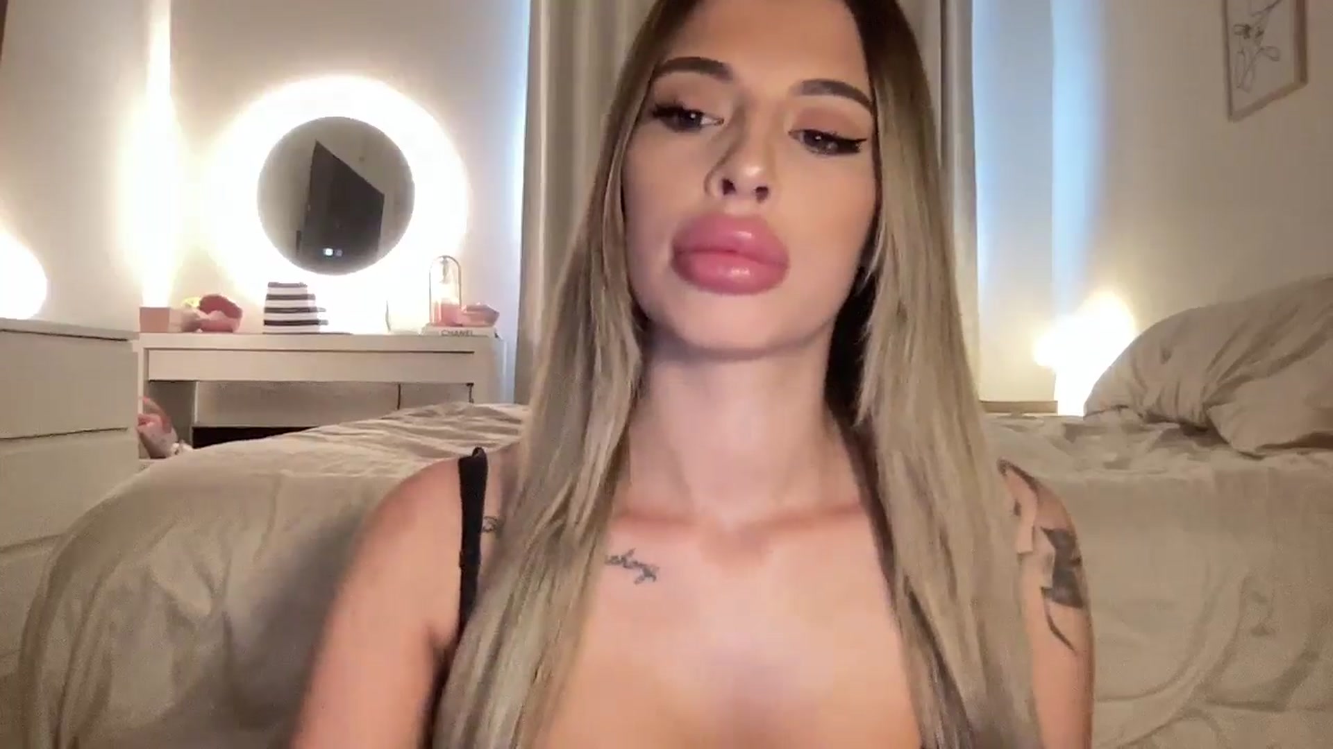 Gallery image thumbnail from aryaaxo's myfreecams stream on, 03/18/2026, 18:48 image 9 of 20