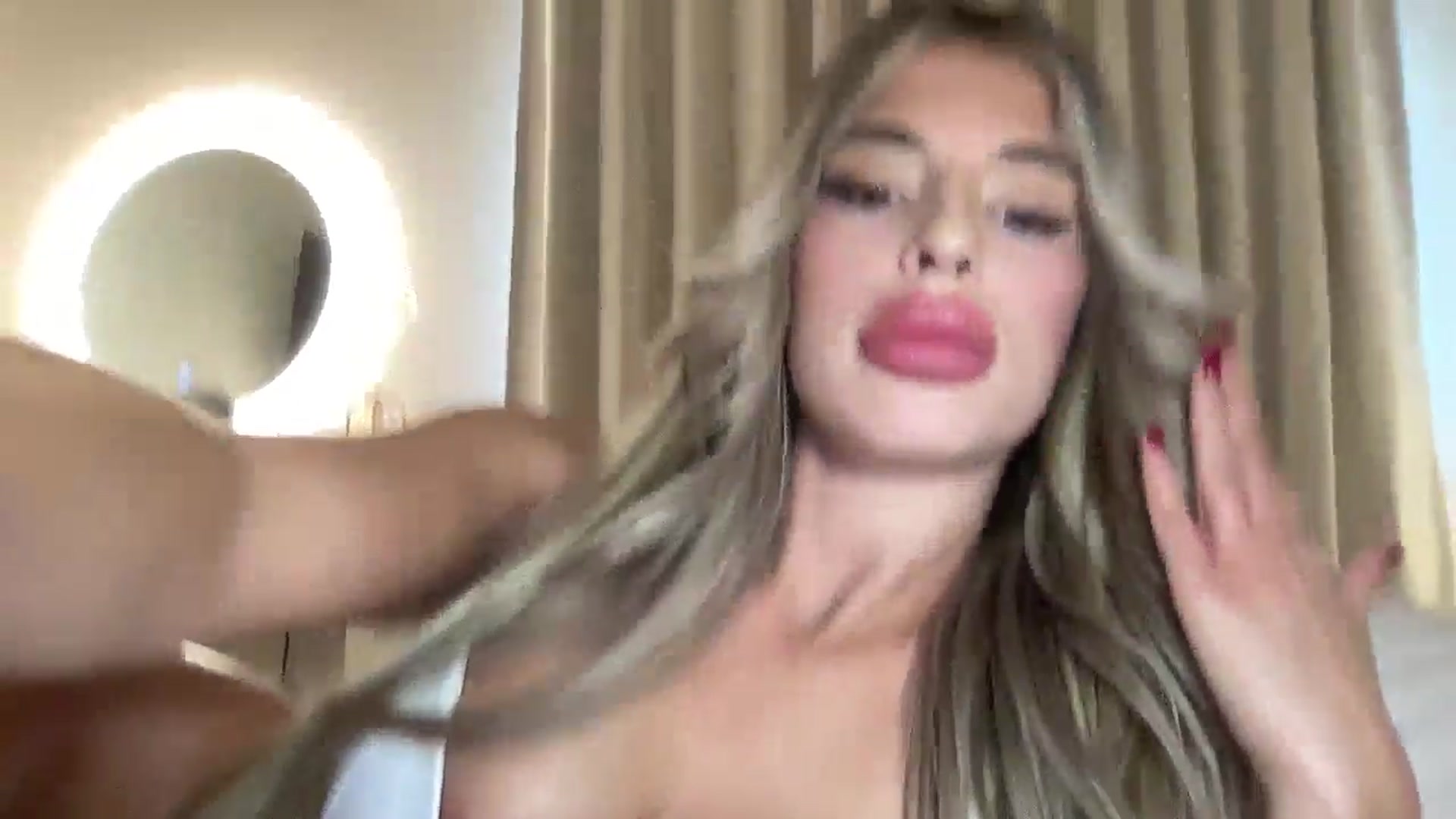 Gallery image thumbnail from aryaaxo's myfreecams stream on, 04/13/2026, 20:25 image 14 of 20