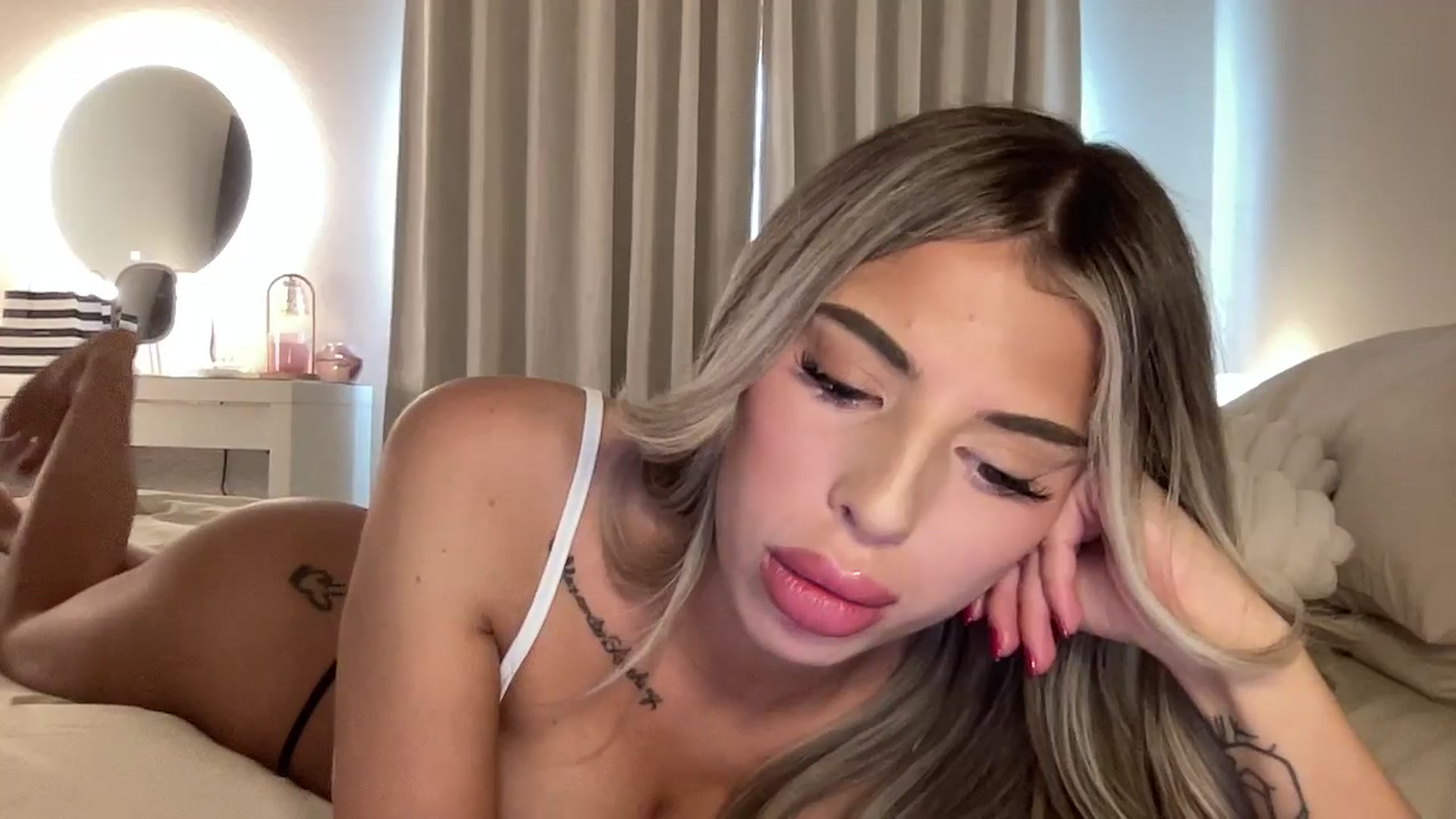 Gallery image thumbnail from aryaaxo's myfreecams stream on, 04/13/2026, 20:25 image 2 of 20