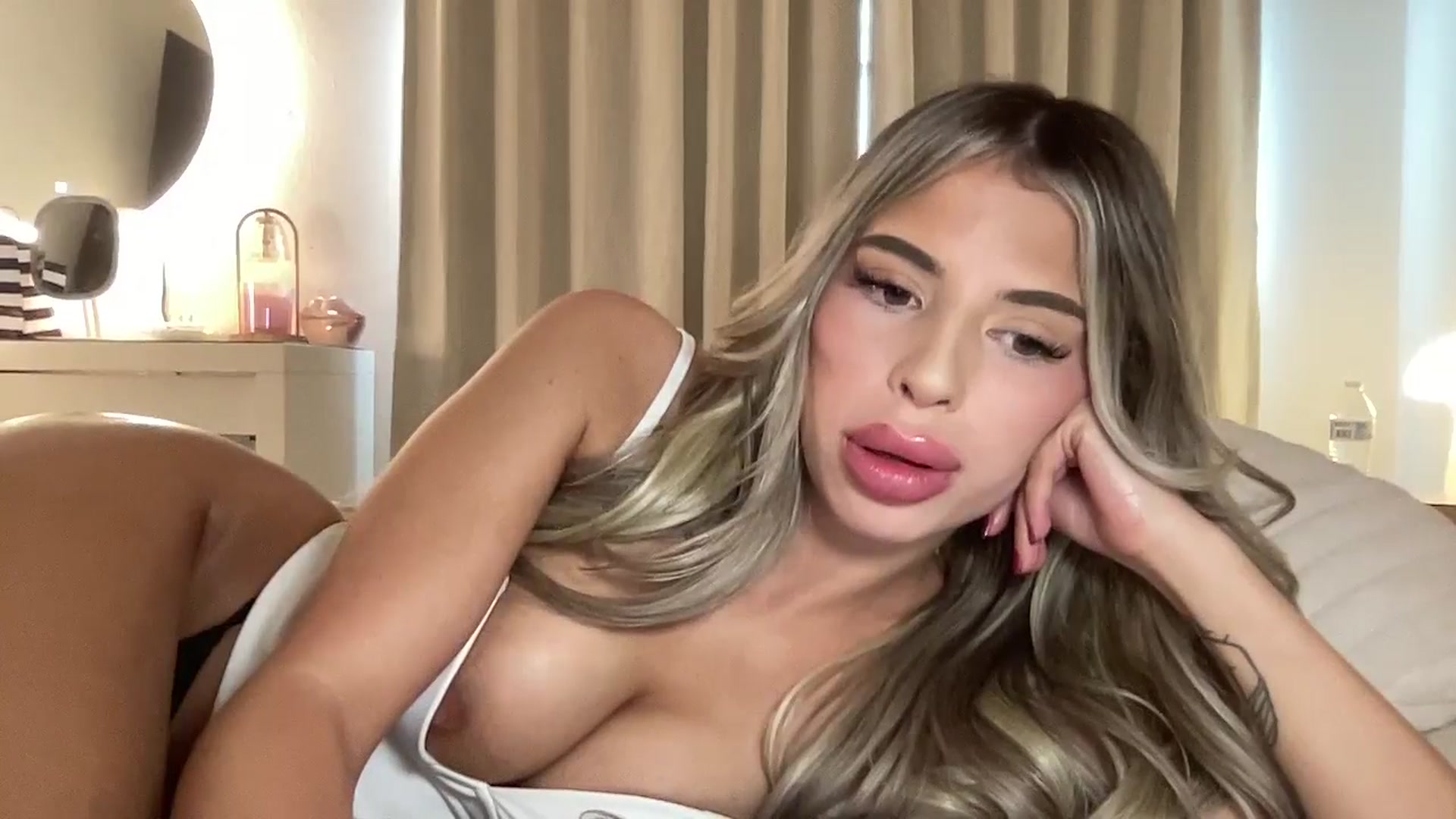 Gallery image thumbnail from aryaaxo's myfreecams stream on, 04/13/2026, 20:25 image 13 of 20
