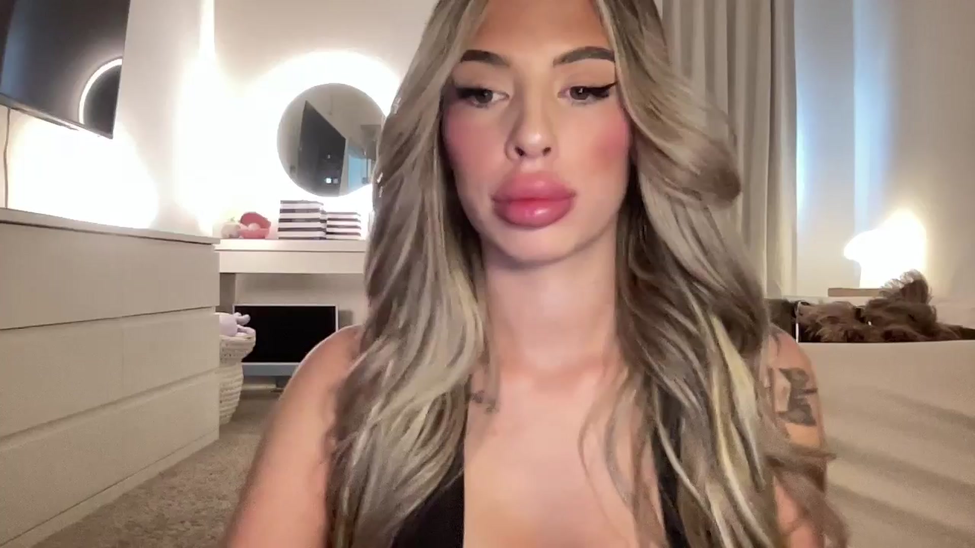 Gallery image thumbnail from aryaaxo's myfreecams stream on, 04/14/2026, 19:47 image 1 of 20