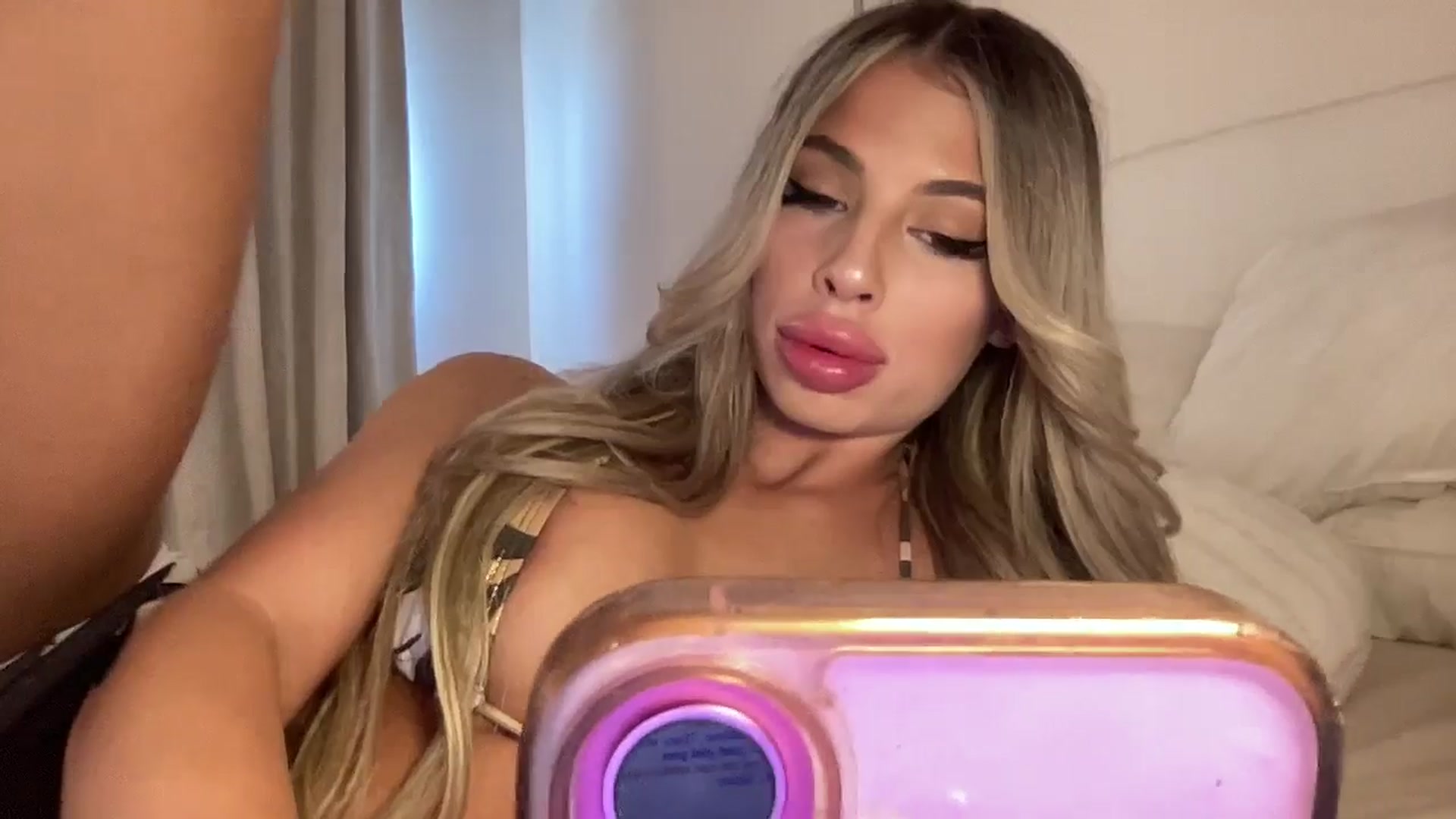 Gallery image thumbnail from aryaaxo's myfreecams stream on, 04/15/2026, 19:53 image 20 of 20