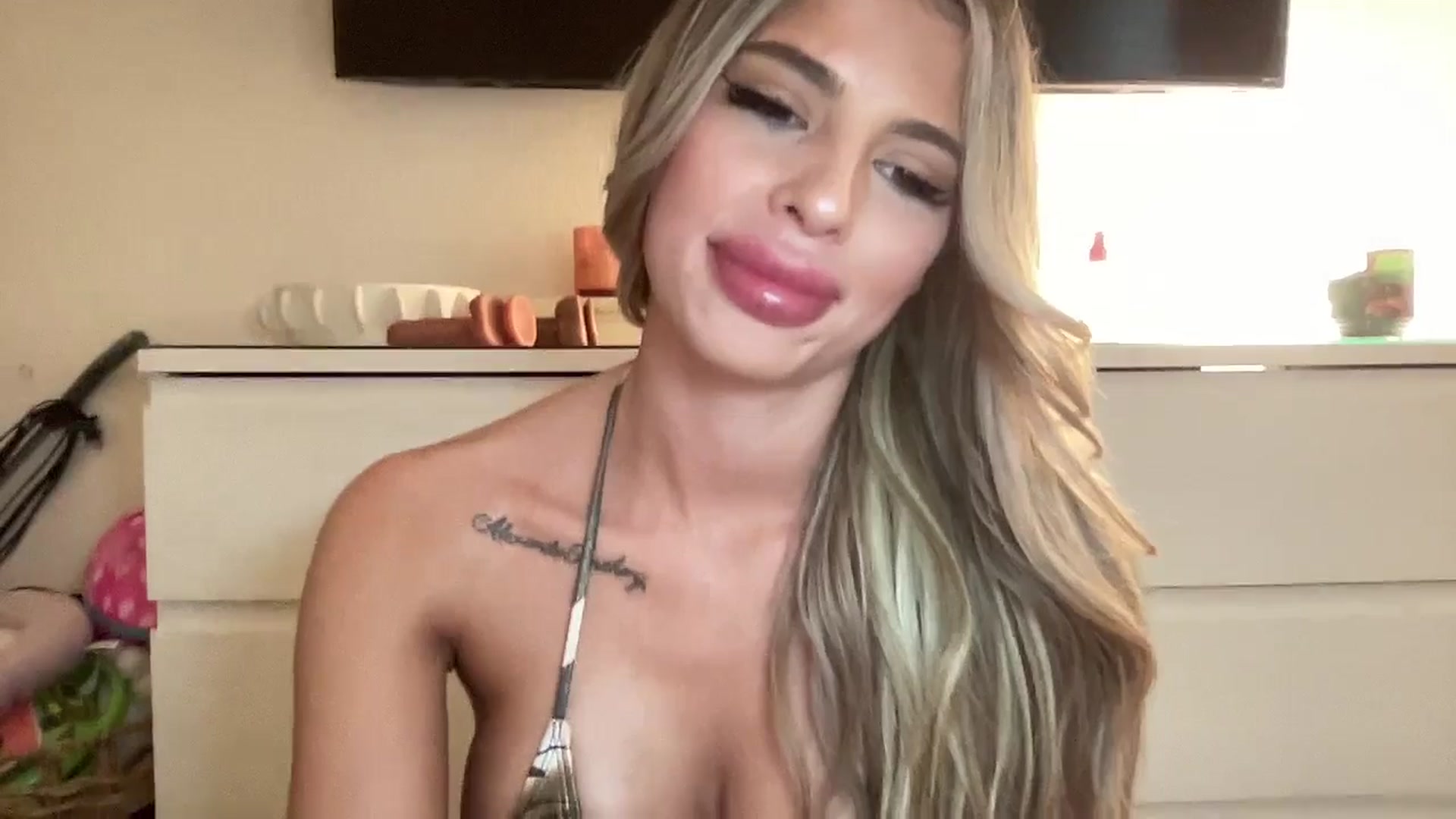 Gallery image thumbnail from aryaaxo's myfreecams stream on, 04/15/2026, 21:37 image 20 of 20