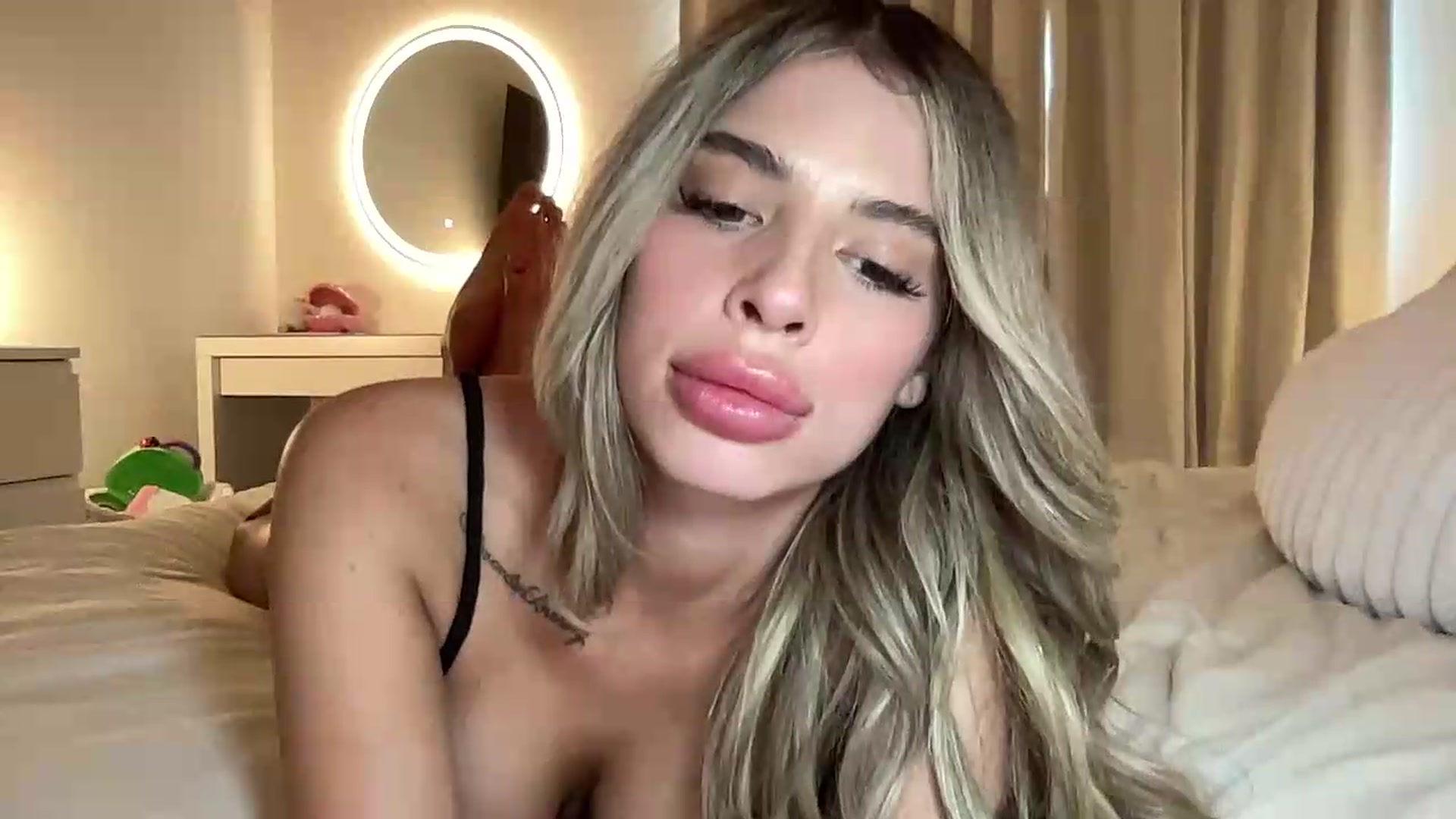 Gallery image thumbnail from aryaaxo's myfreecams stream on, 05/18/2026, 20:03 image 4 of 20