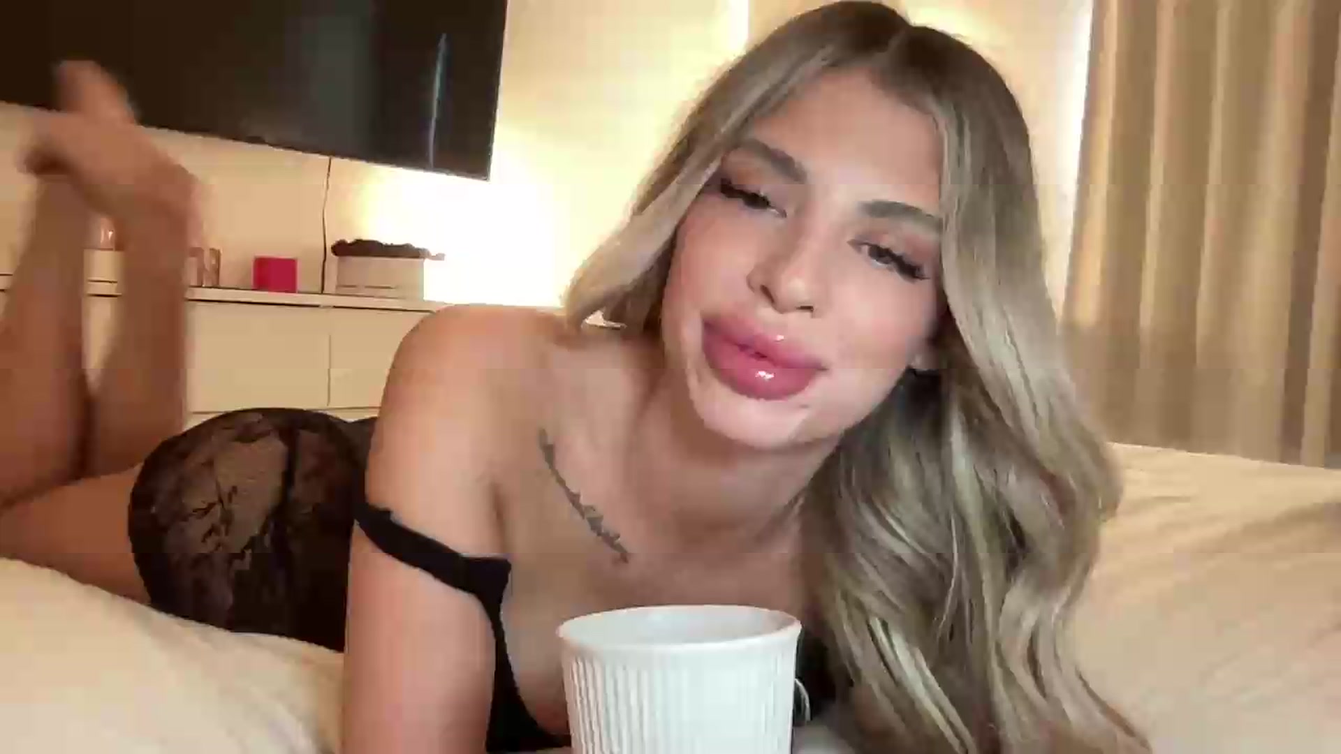 Gallery image thumbnail from aryaaxo's myfreecams stream on, 05/19/2026, 21:05 image 2 of 20
