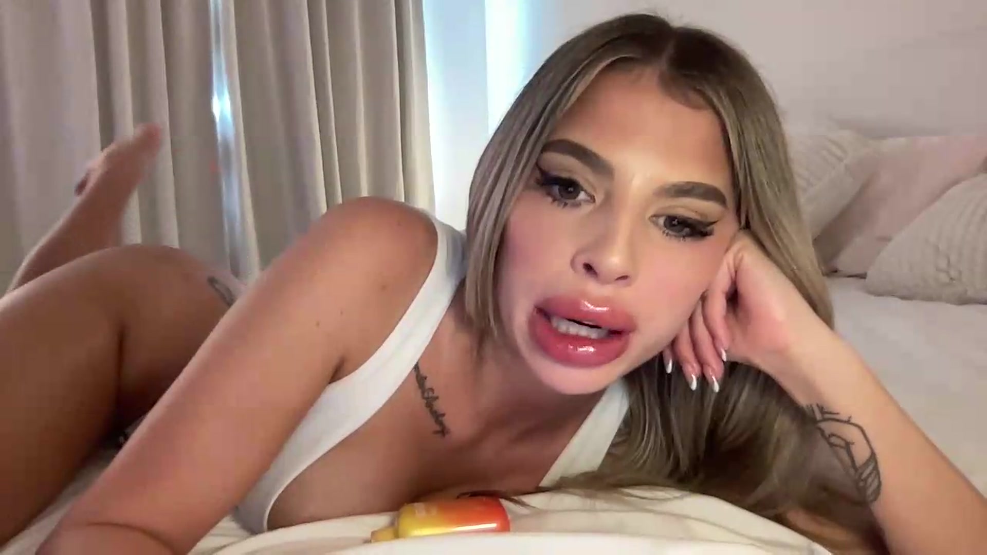 Gallery image thumbnail from aryaaxo's myfreecams stream on, 06/01/2026, 21:20 image 18 of 20