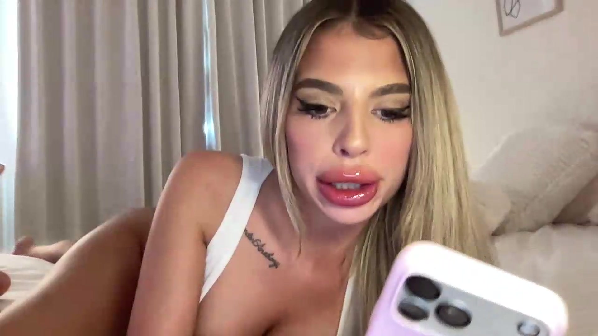 Gallery image thumbnail from aryaaxo's myfreecams stream on, 06/01/2026, 21:20 image 10 of 20
