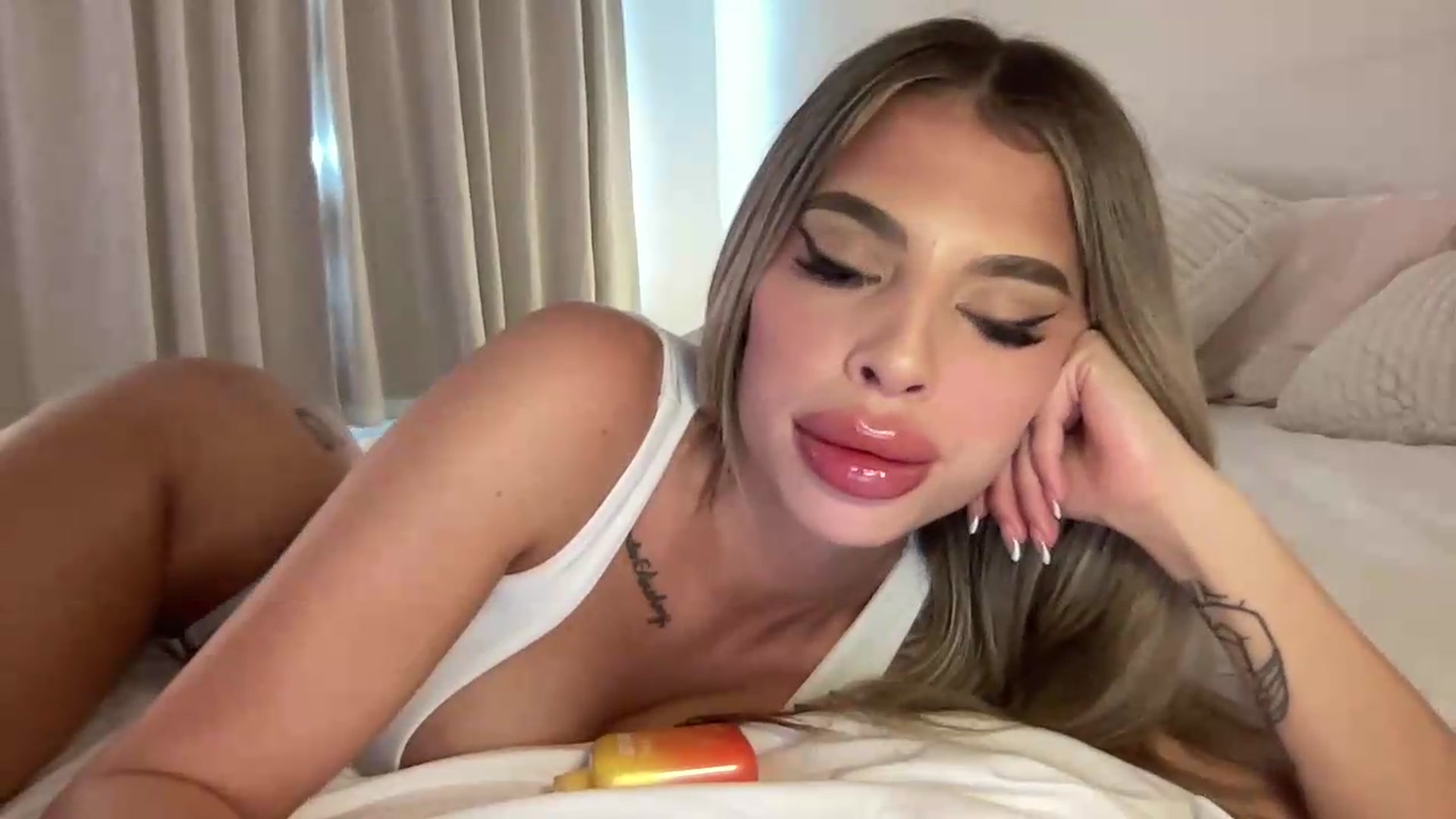 Gallery image thumbnail from aryaaxo's myfreecams stream on, 06/01/2026, 21:20 image 17 of 20