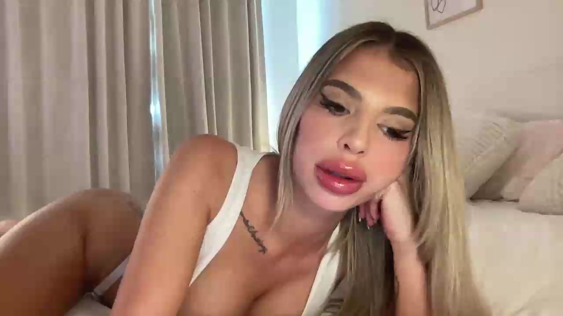 Gallery image thumbnail from aryaaxo's myfreecams stream on, 06/01/2026, 21:20 image 20 of 20