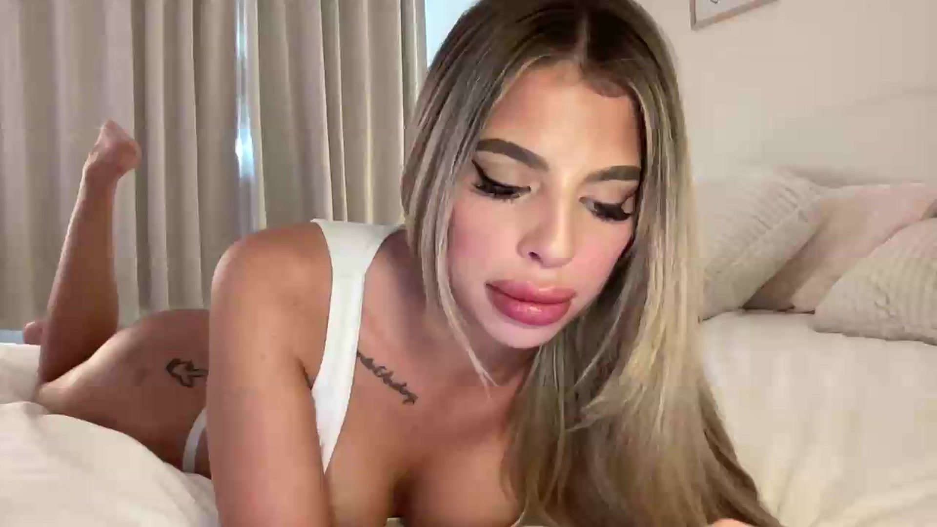 Gallery image thumbnail from aryaaxo's myfreecams stream on, 06/01/2026, 21:20 image 1 of 20