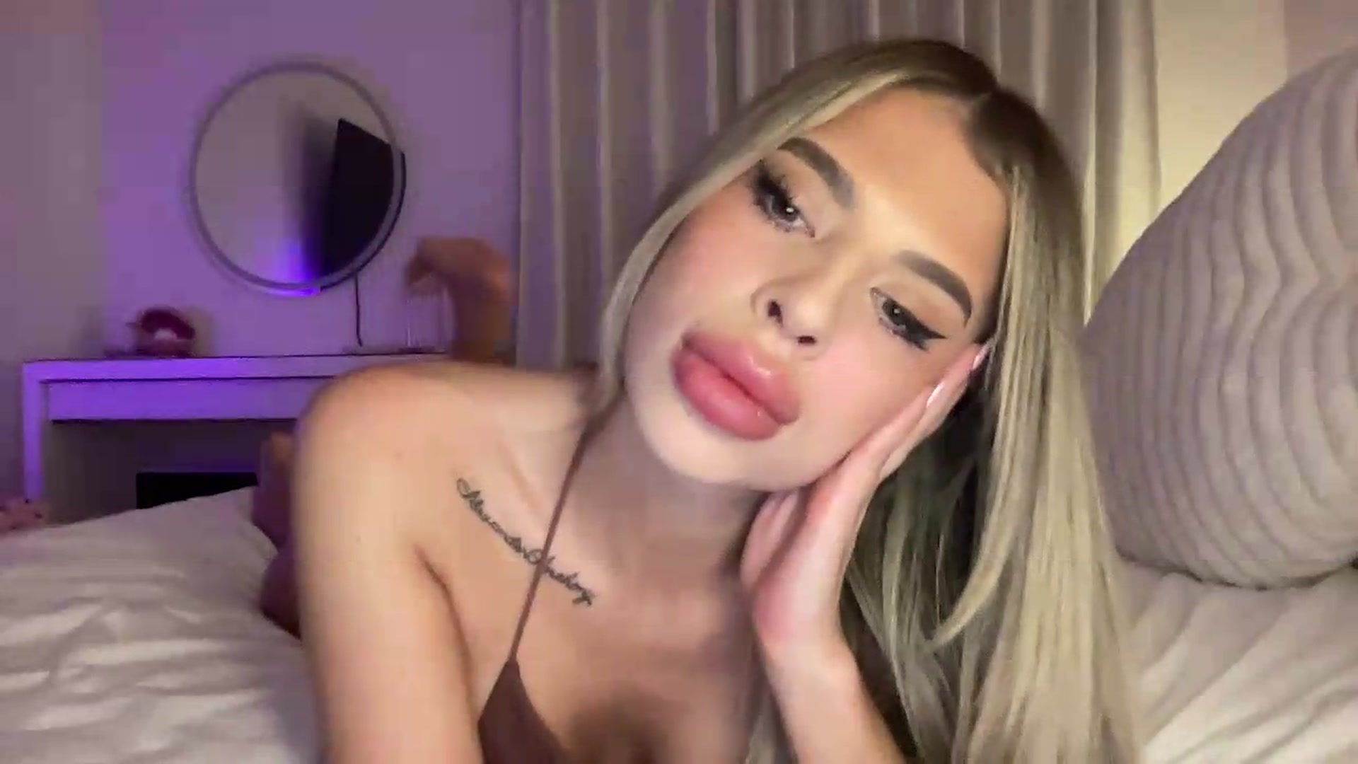 Gallery image thumbnail from aryaaxo's myfreecams stream on, 06/06/2026, 07:34 image 3 of 20