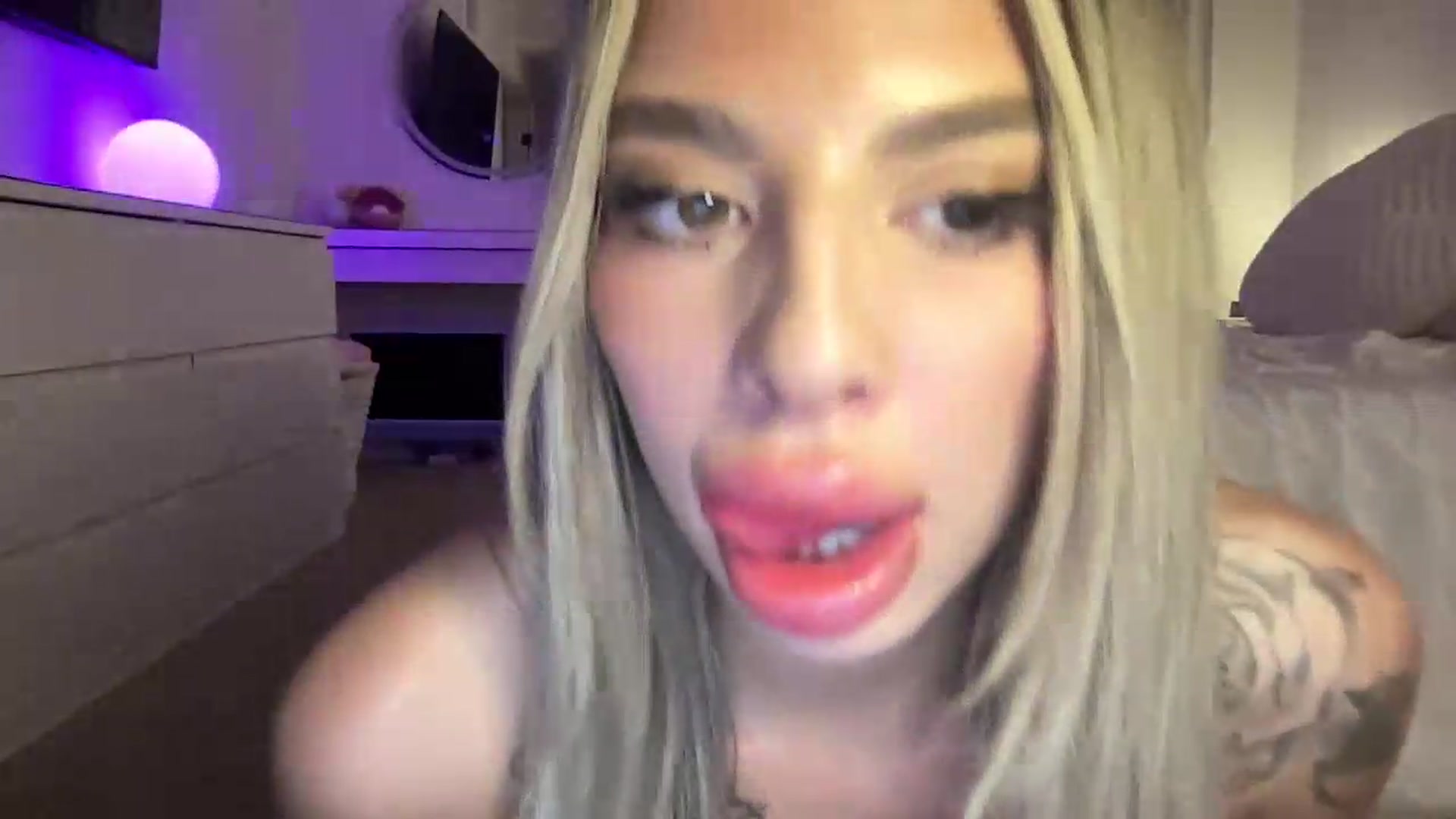 Gallery image thumbnail from aryaaxo's myfreecams stream on, 06/06/2026, 07:34 image 20 of 20