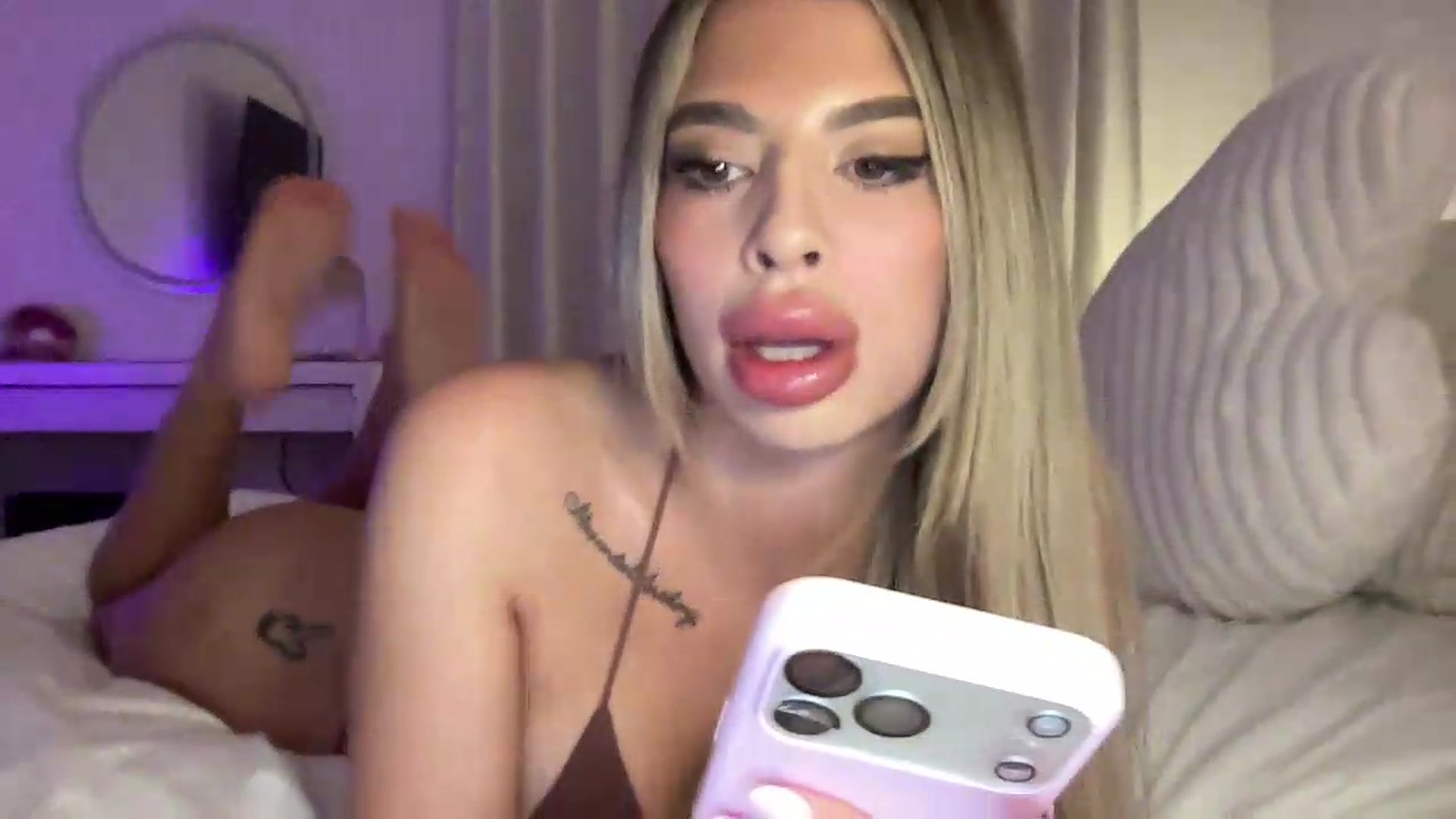 Gallery image thumbnail from aryaaxo's myfreecams stream on, 06/06/2026, 07:34 image 2 of 20