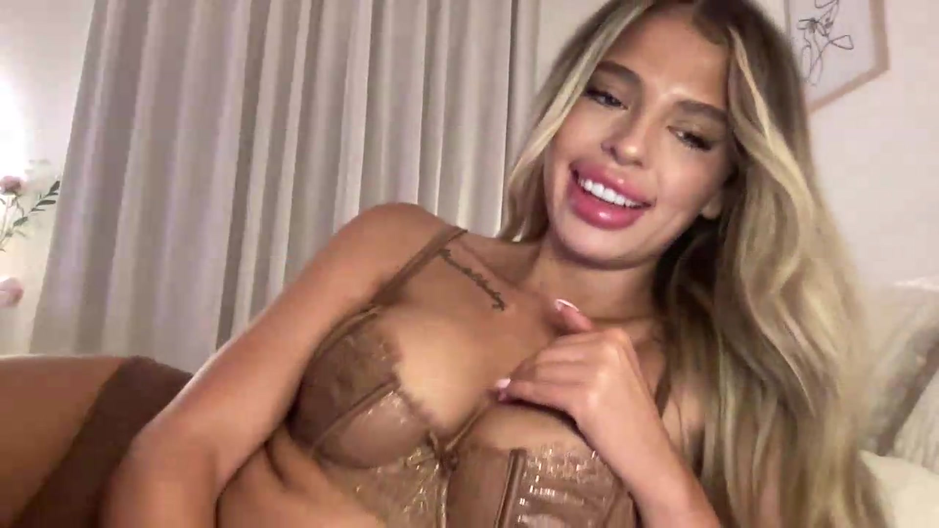 Gallery image thumbnail from aryaaxo's myfreecams stream on, 06/10/2026, 03:34 image 3 of 20
