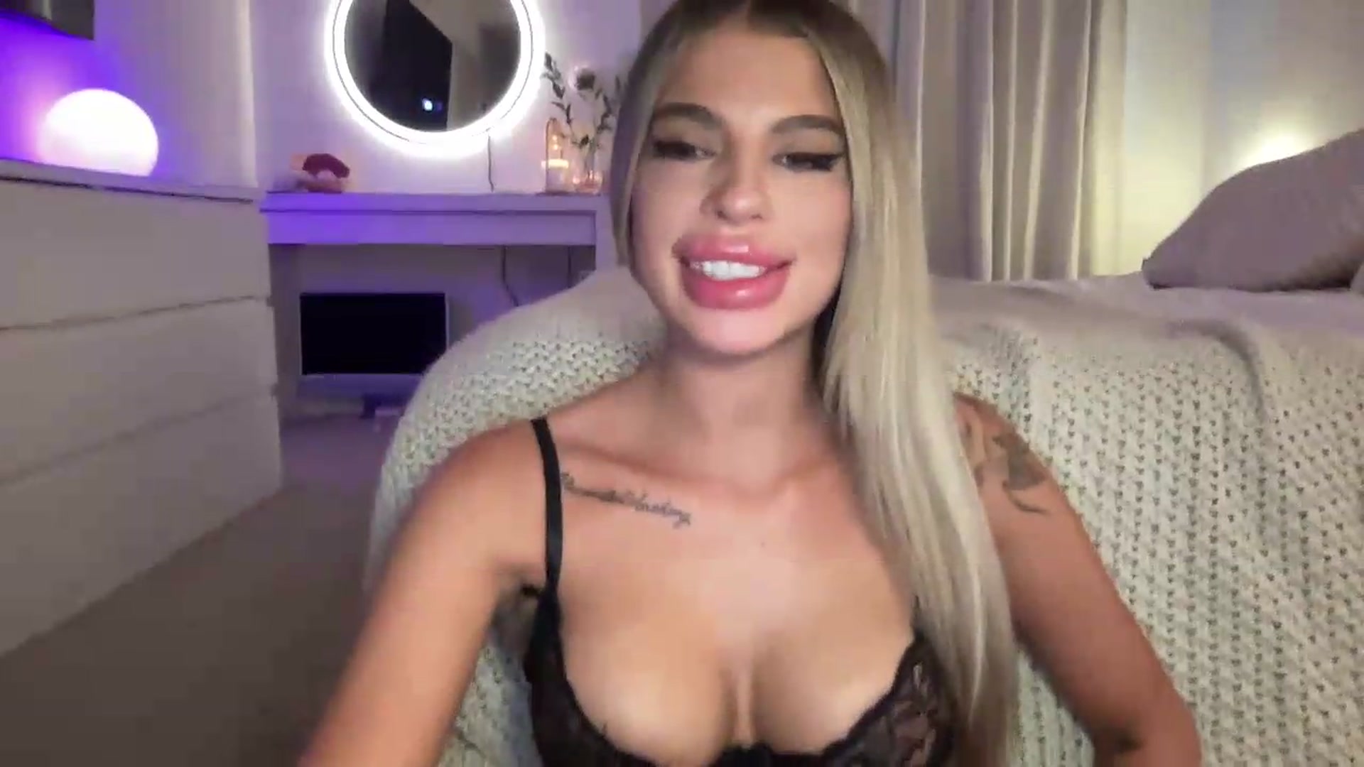 Gallery image thumbnail from aryaaxo's myfreecams stream on, 06/11/2026, 03:00 image 17 of 20