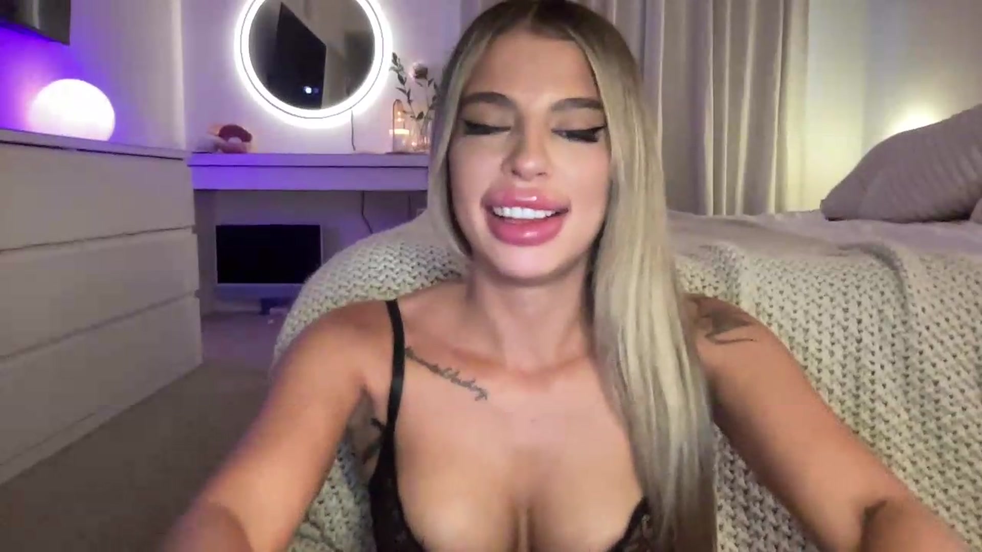 Gallery image thumbnail from aryaaxo's myfreecams stream on, 06/11/2026, 03:00 image 16 of 20