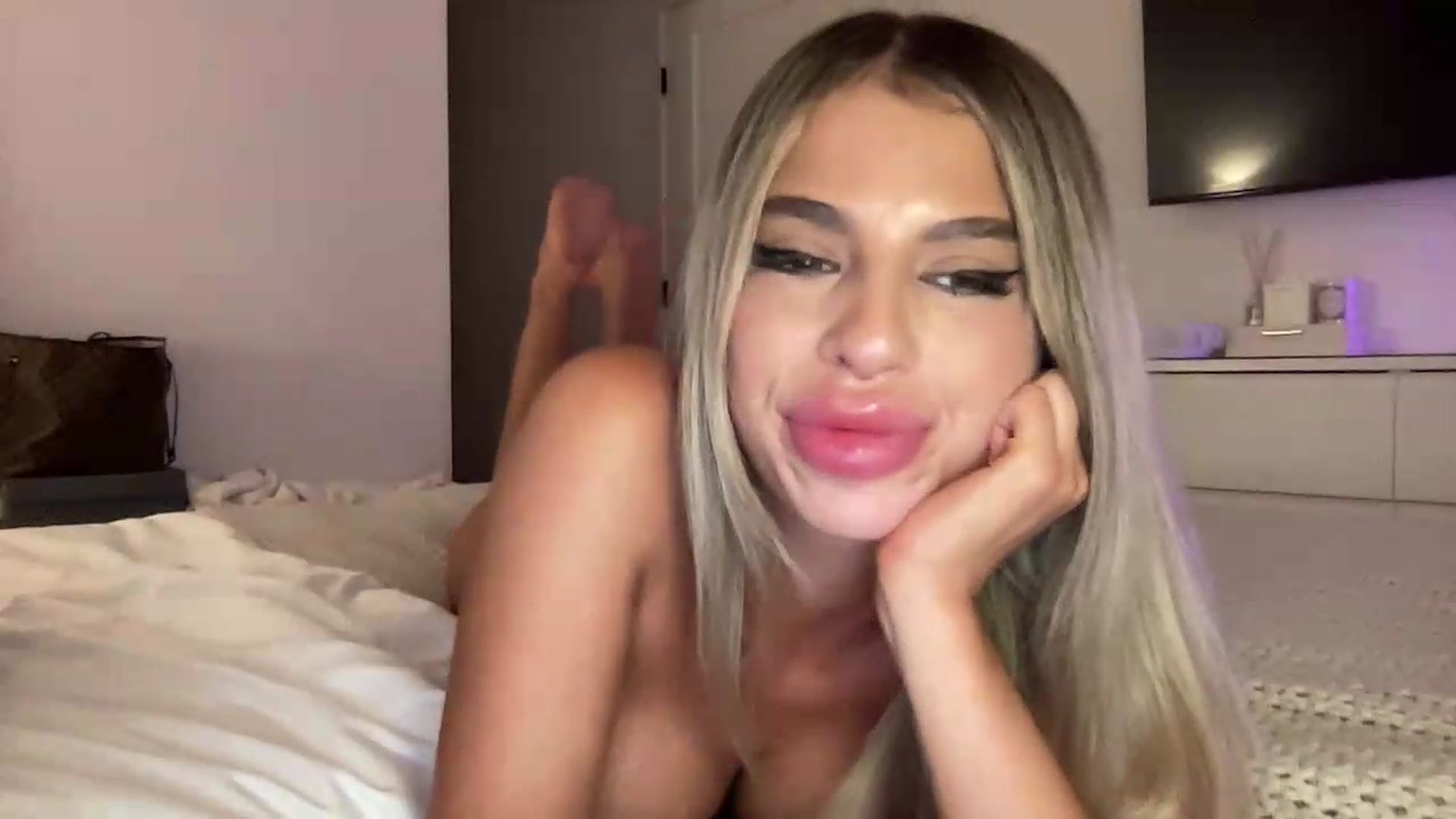Gallery image thumbnail from aryaaxo's myfreecams stream on, 06/11/2026, 05:01 image 20 of 20