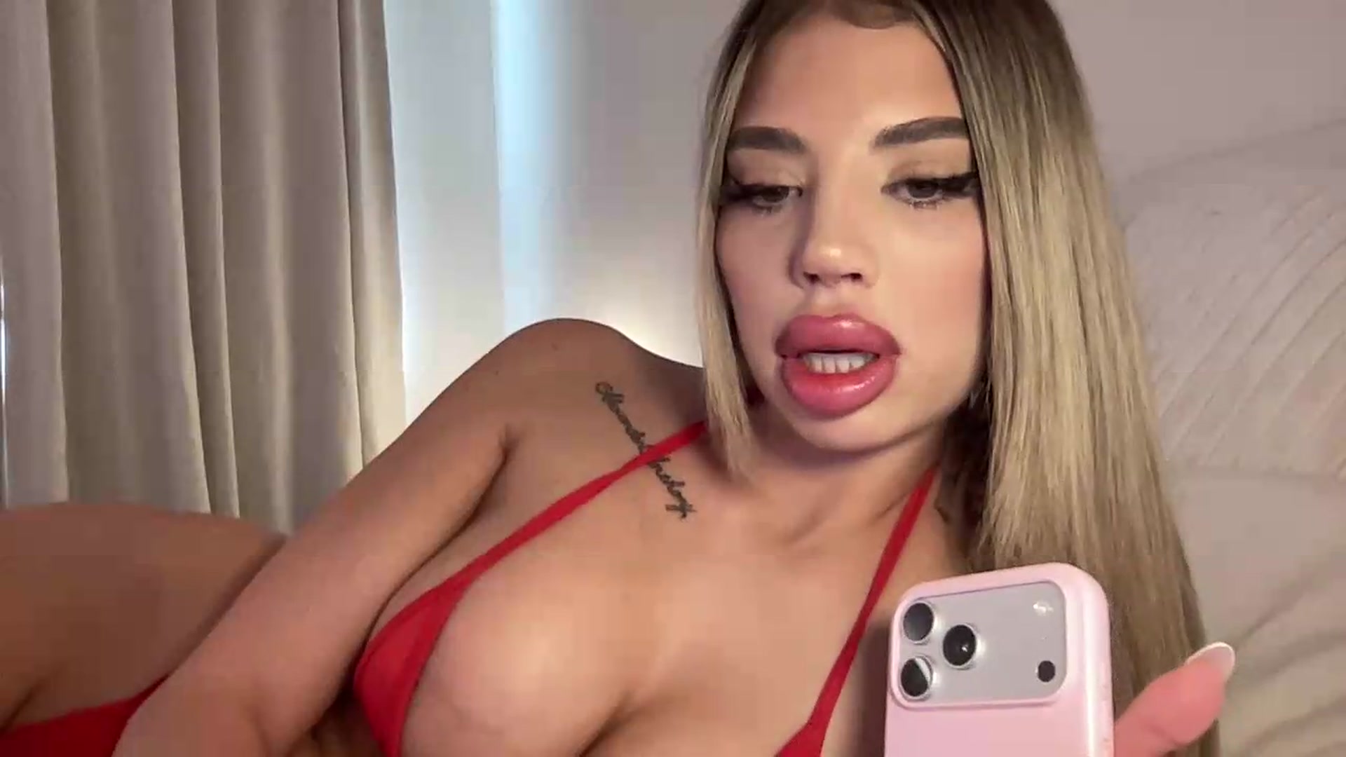 Gallery image thumbnail from aryaaxo's myfreecams stream on, 07/04/2026, 01:32 image 7 of 20