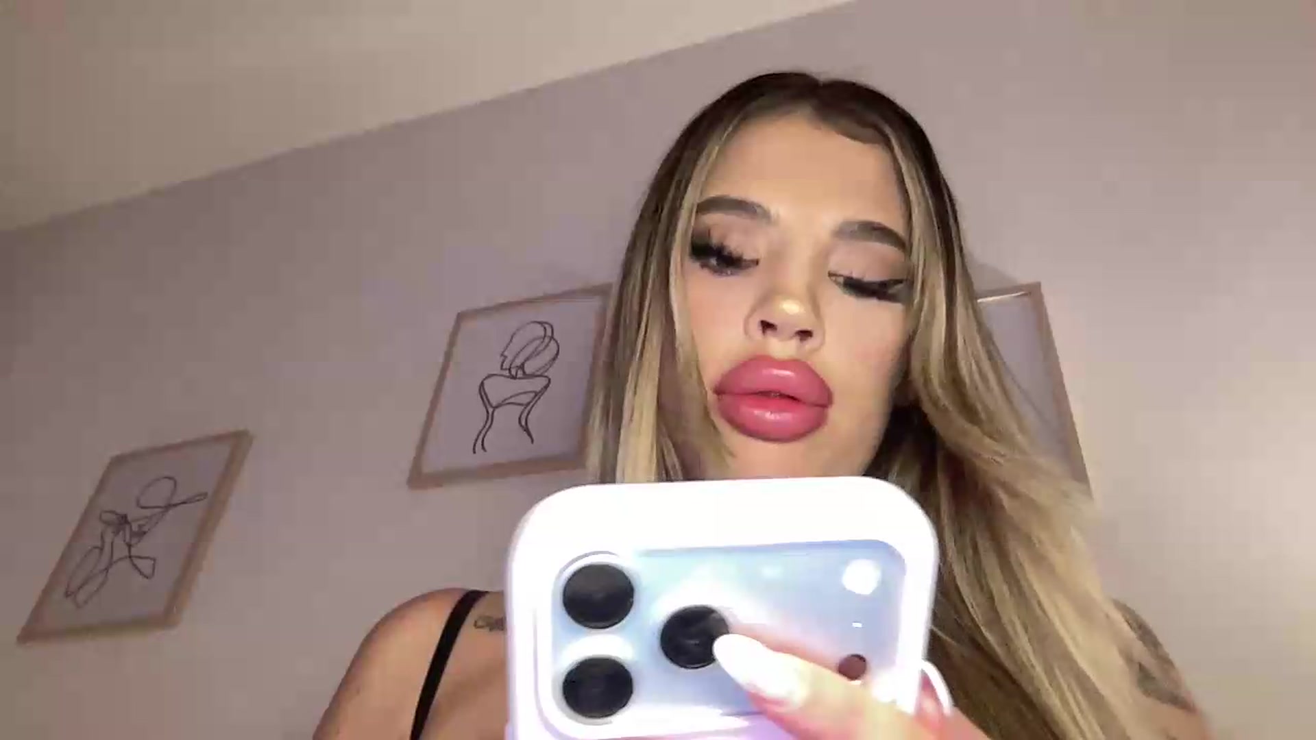 Gallery image thumbnail from aryaaxo's myfreecams stream on, 07/05/2026, 04:48 image 10 of 20