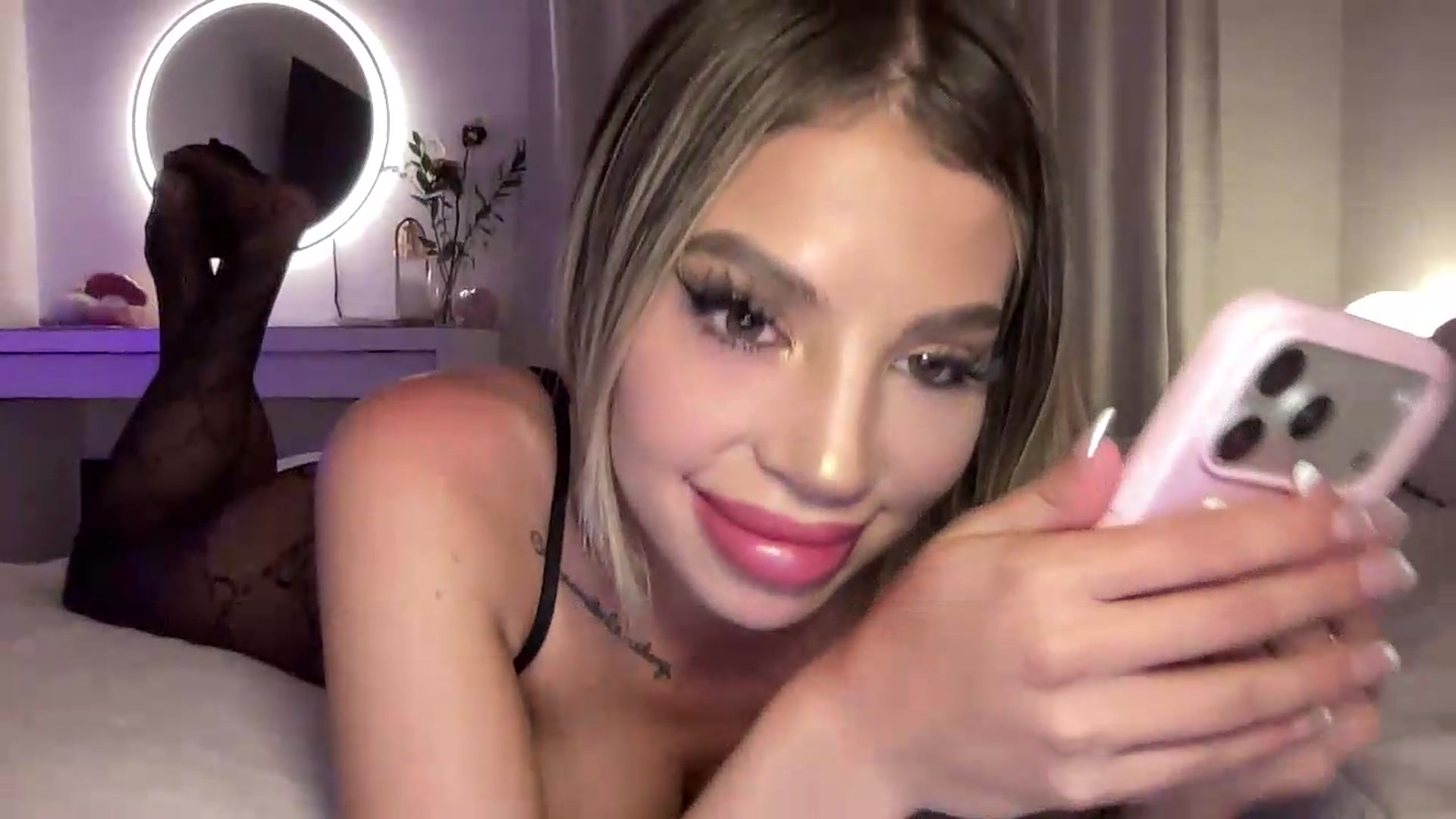 Gallery image thumbnail from aryaaxo's myfreecams stream on, 07/05/2026, 04:48 image 20 of 20