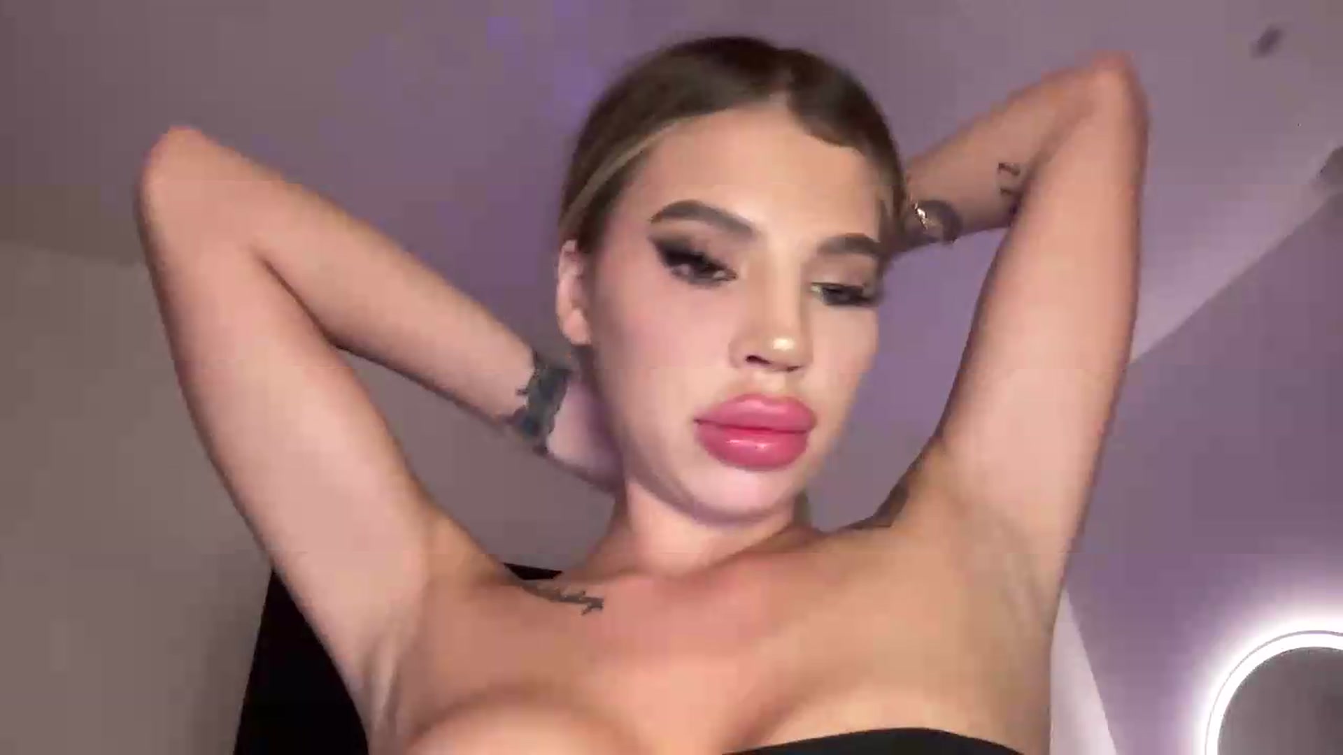 Gallery image thumbnail from aryaaxo's myfreecams stream on, 07/05/2026, 06:40 image 16 of 20