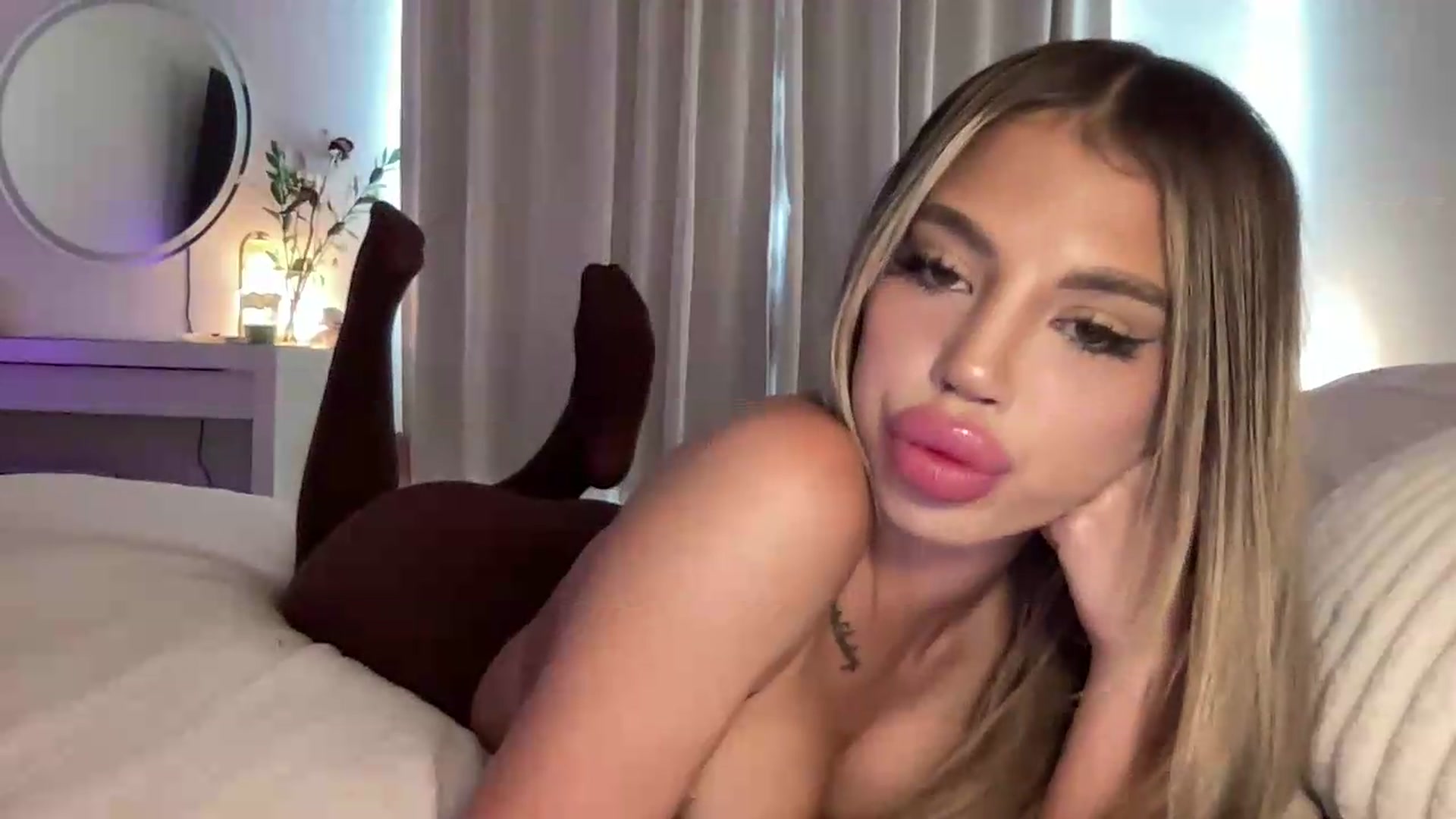 Gallery image thumbnail from aryaaxo's myfreecams stream on, 07/07/2026, 01:29 image 14 of 20