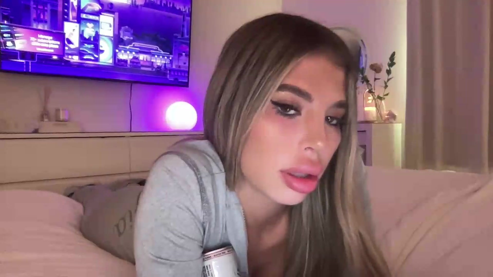 Gallery image thumbnail from aryaaxo's myfreecams stream on, 07/09/2026, 02:54 image 2 of 20