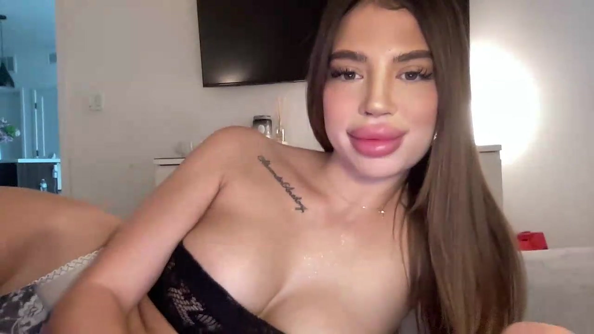 Gallery image thumbnail from aryaaxo's myfreecams stream on, 07/27/2026, 19:08 image 14 of 20
