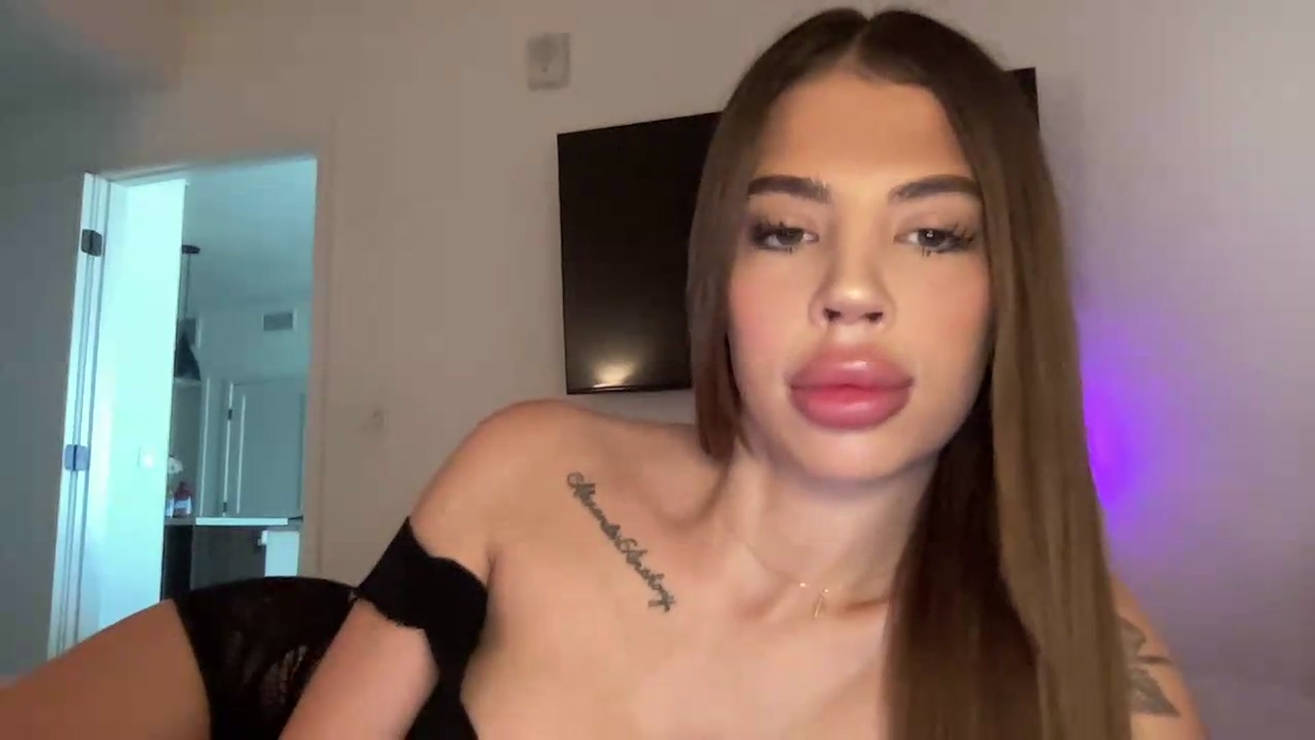 Gallery image thumbnail from aryaaxo's myfreecams stream on, 07/29/2026, 20:27 image 3 of 20
