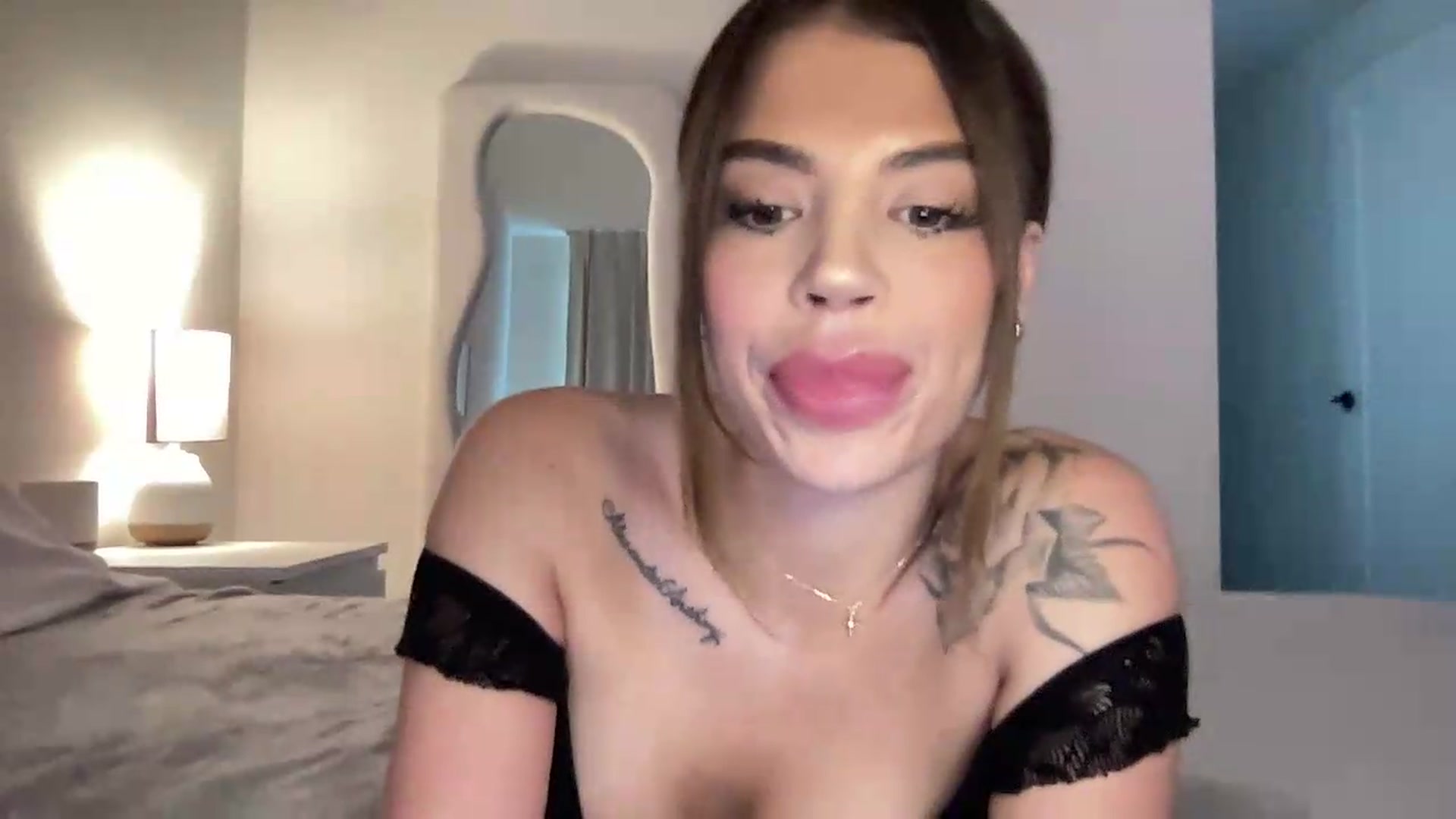 Gallery image thumbnail from aryaaxo's myfreecams stream on, 07/29/2026, 20:27 image 10 of 20