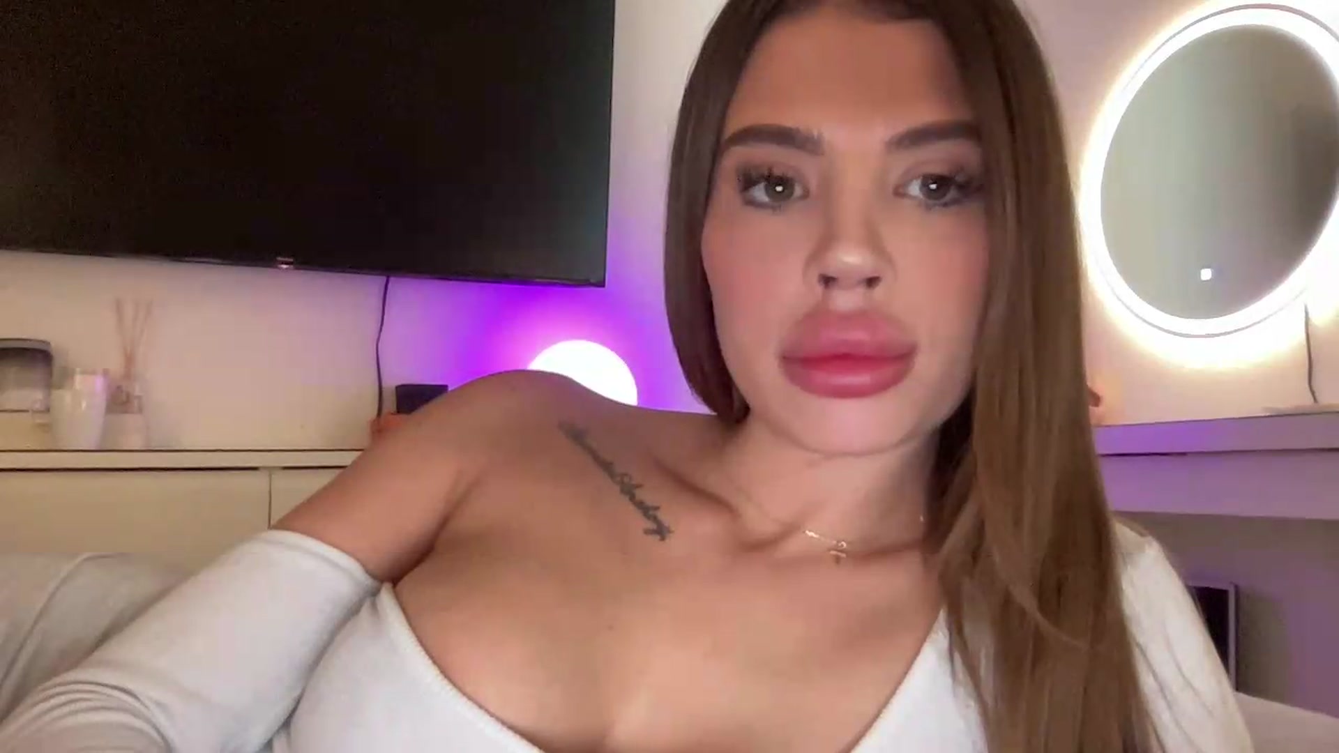 Gallery image thumbnail from aryaaxo's myfreecams stream on, 07/29/2026, 21:15 image 5 of 20