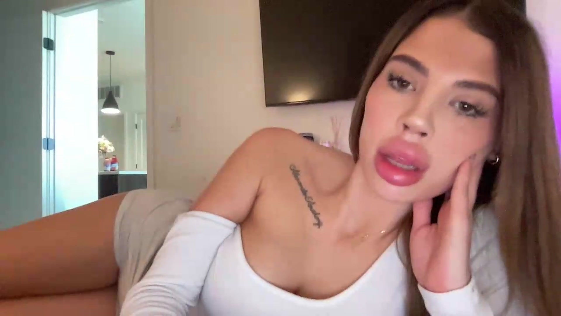 Gallery image thumbnail from aryaaxo's myfreecams stream on, 07/29/2026, 21:15 image 17 of 20