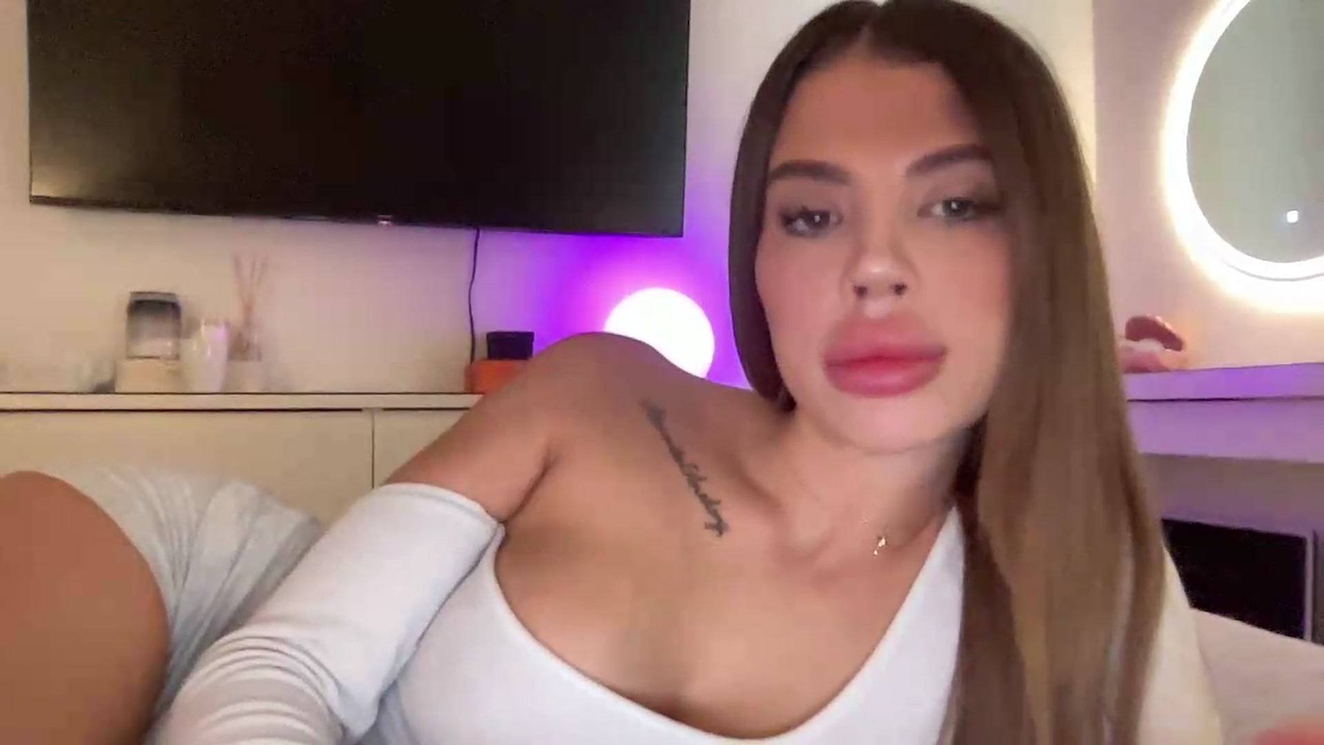 Gallery image thumbnail from aryaaxo's myfreecams stream on, 07/29/2026, 21:15 image 8 of 20
