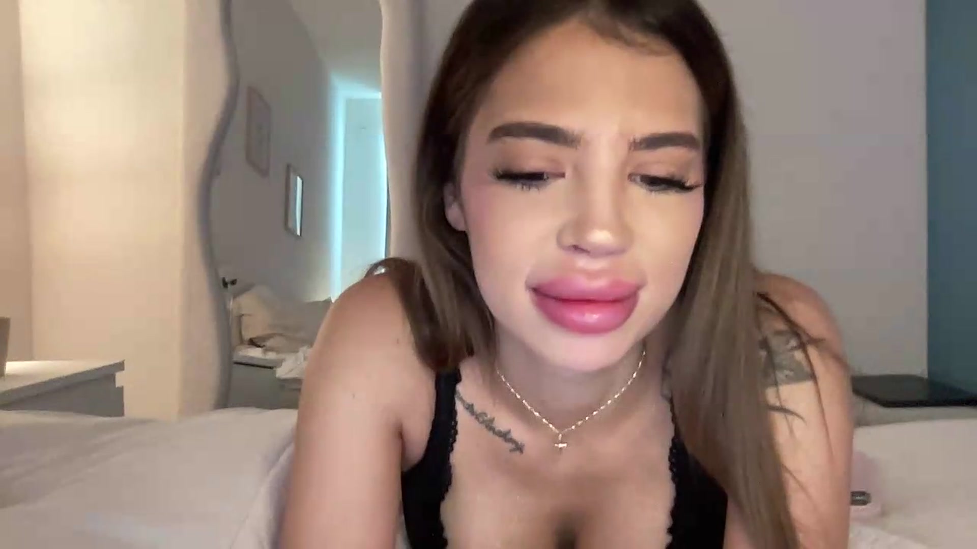 Gallery image thumbnail from aryaaxo's myfreecams stream on, 08/04/2026, 19:46 image 19 of 20
