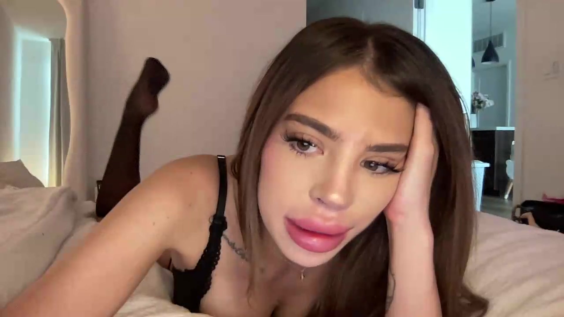 Gallery image thumbnail from aryaaxo's myfreecams stream on, 08/04/2026, 19:46 image 17 of 20