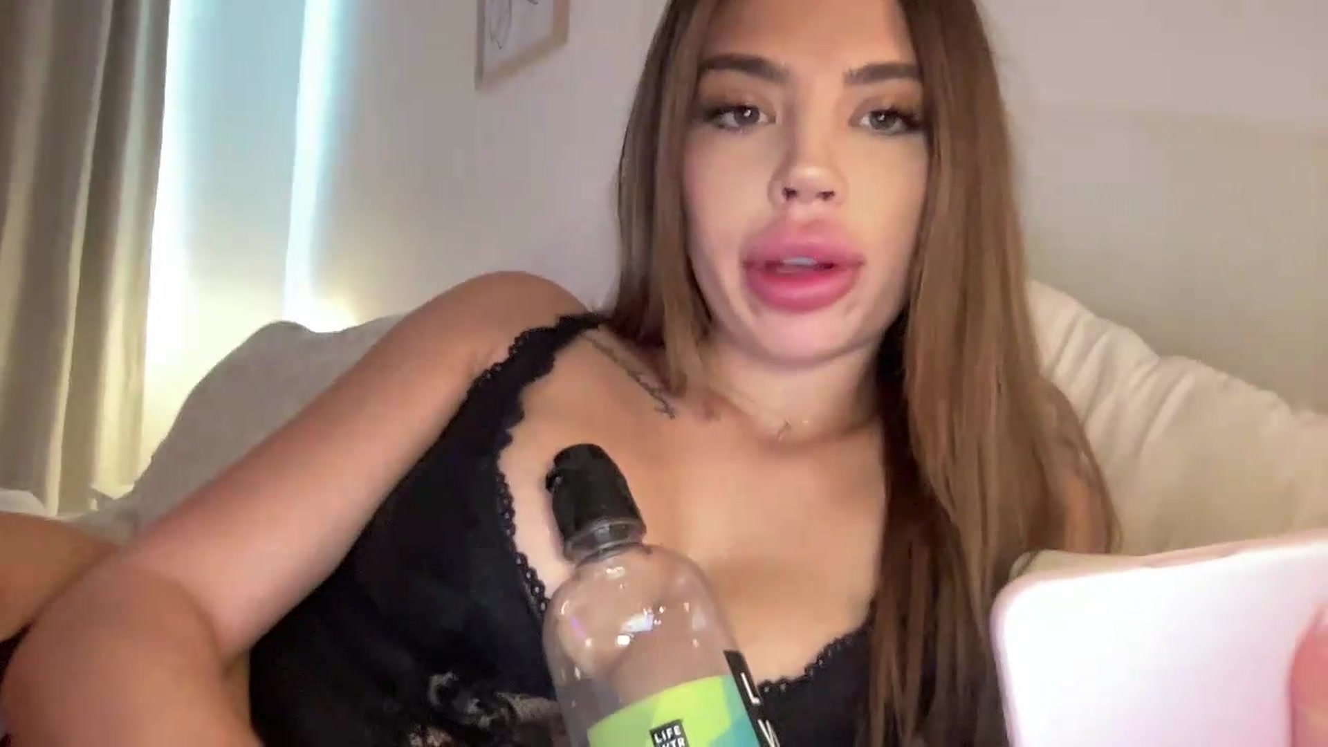 Gallery image thumbnail from aryaaxo's myfreecams stream on, 08/04/2026, 20:40 image 17 of 20