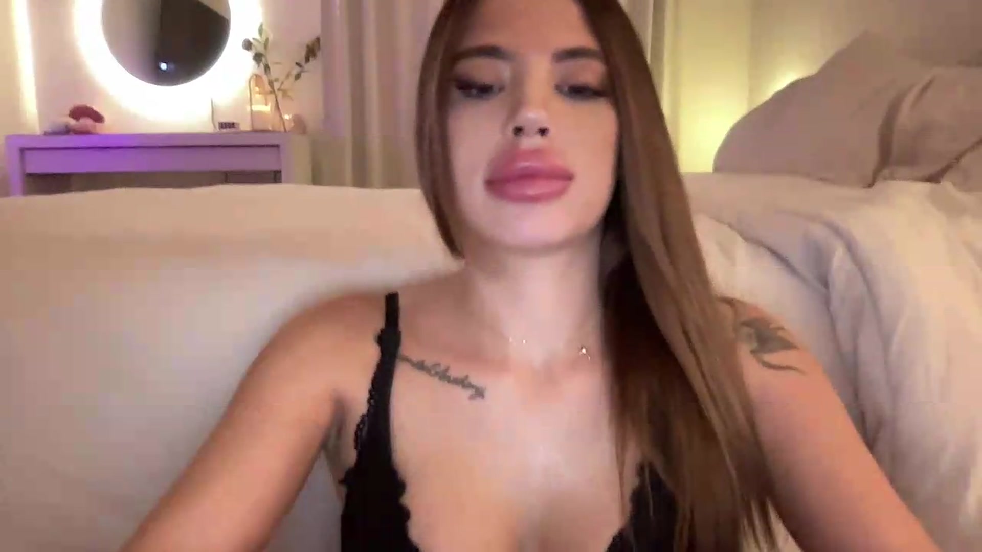 Gallery image thumbnail from aryaaxo's myfreecams stream on, 08/05/2026, 04:28 image 20 of 20