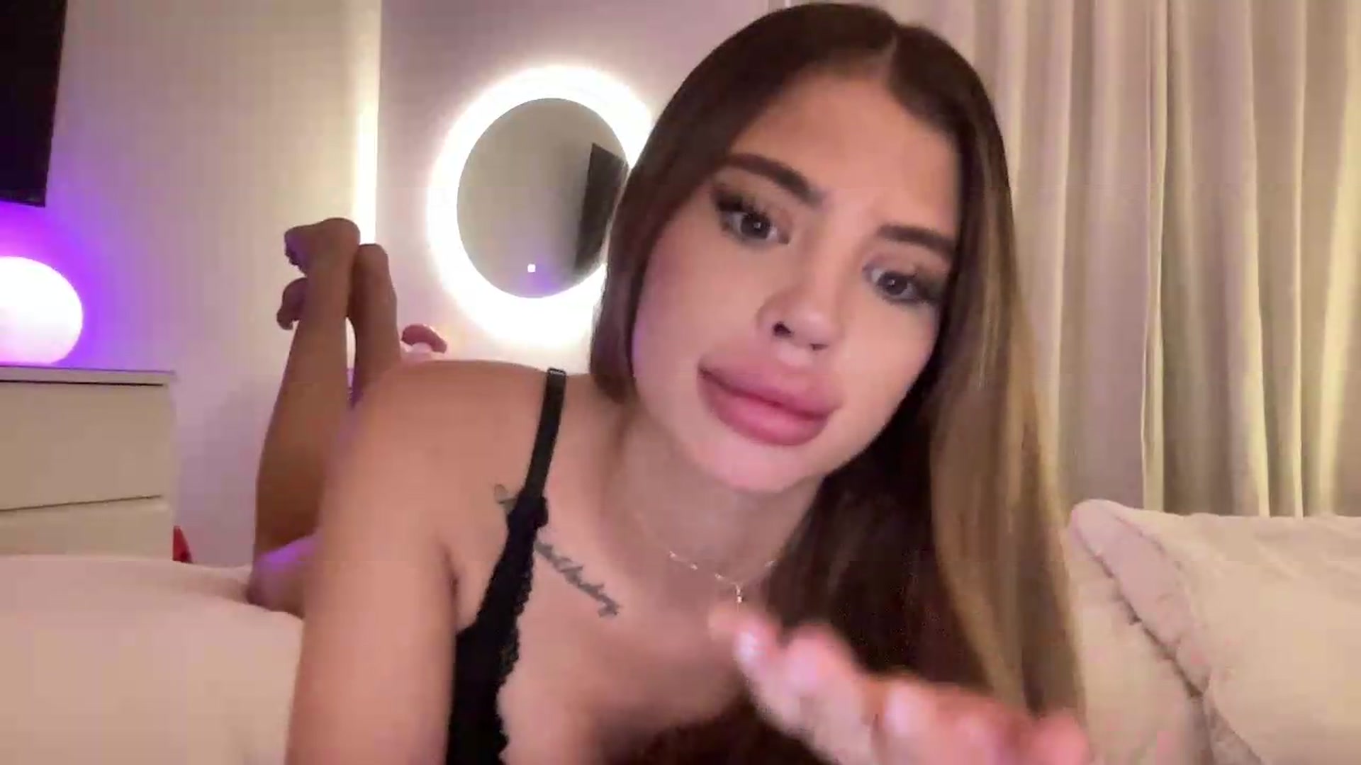 Gallery image thumbnail from aryaaxo's myfreecams stream on, 08/05/2026, 06:35 image 17 of 20