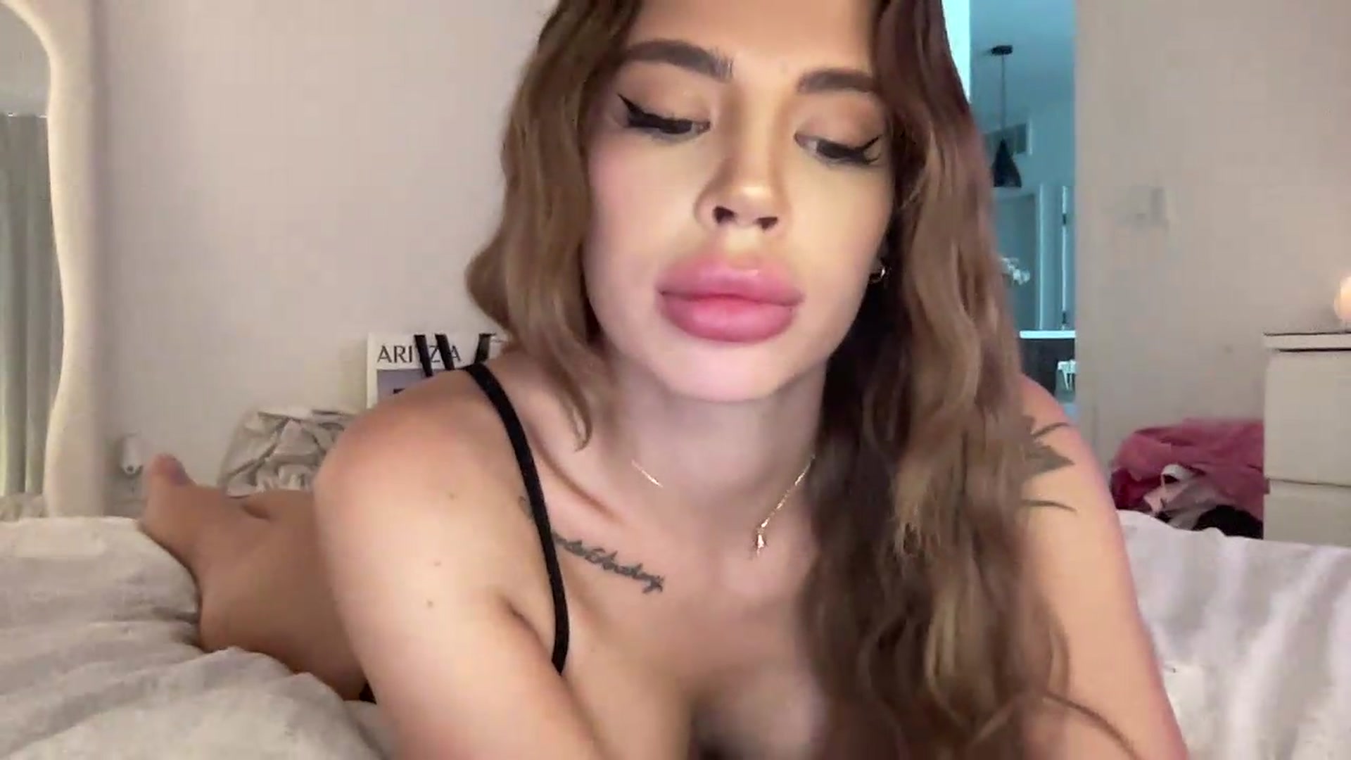 Gallery image thumbnail from aryaaxo's myfreecams stream on, 08/10/2026, 19:08 image 20 of 20