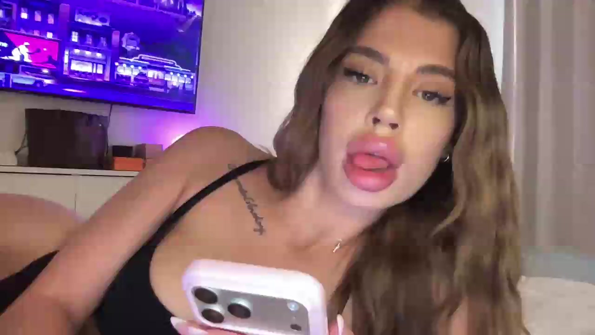 Gallery image thumbnail from aryaaxo's myfreecams stream on, 08/10/2026, 19:08 image 1 of 20