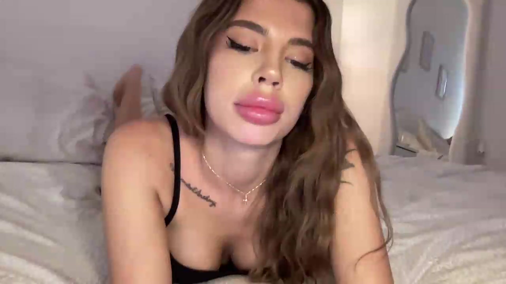 Gallery image thumbnail from aryaaxo's myfreecams stream on, 08/10/2026, 20:56 image 6 of 20