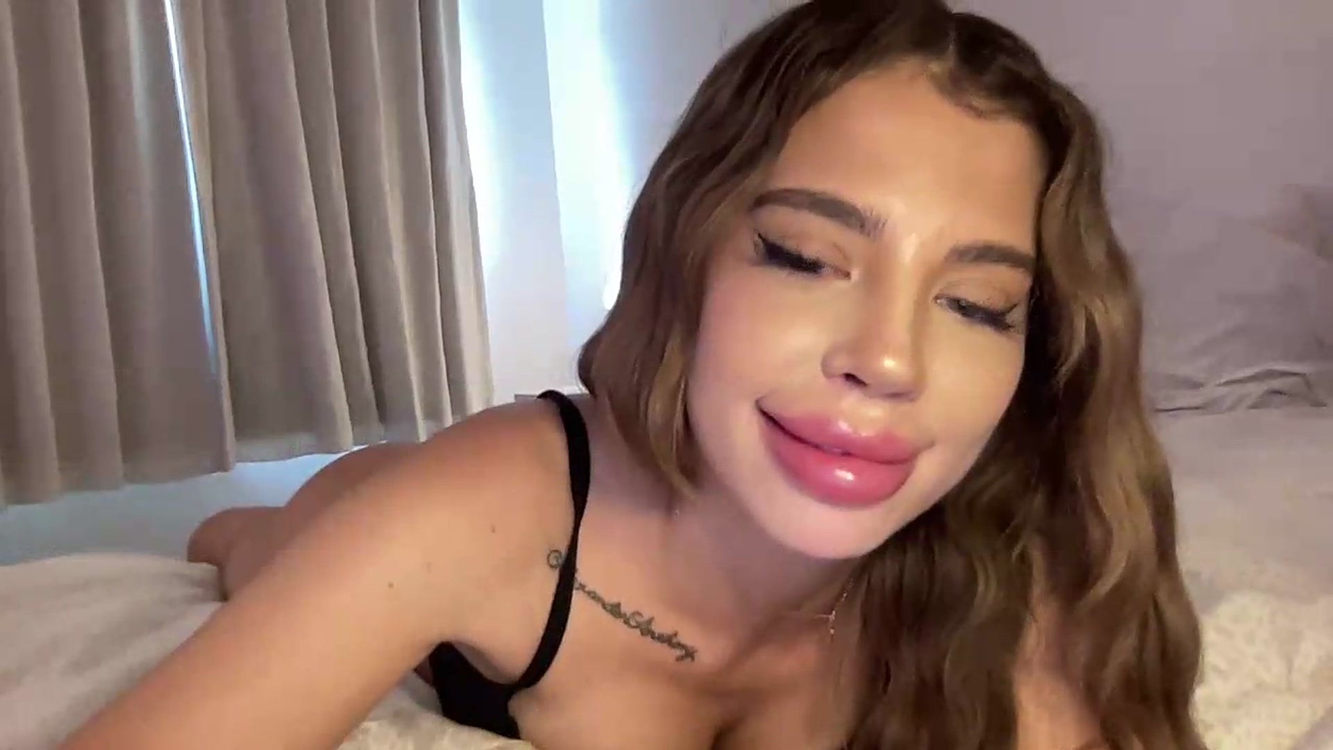 Gallery image thumbnail from aryaaxo's myfreecams stream on, 08/10/2026, 20:56 image 14 of 20